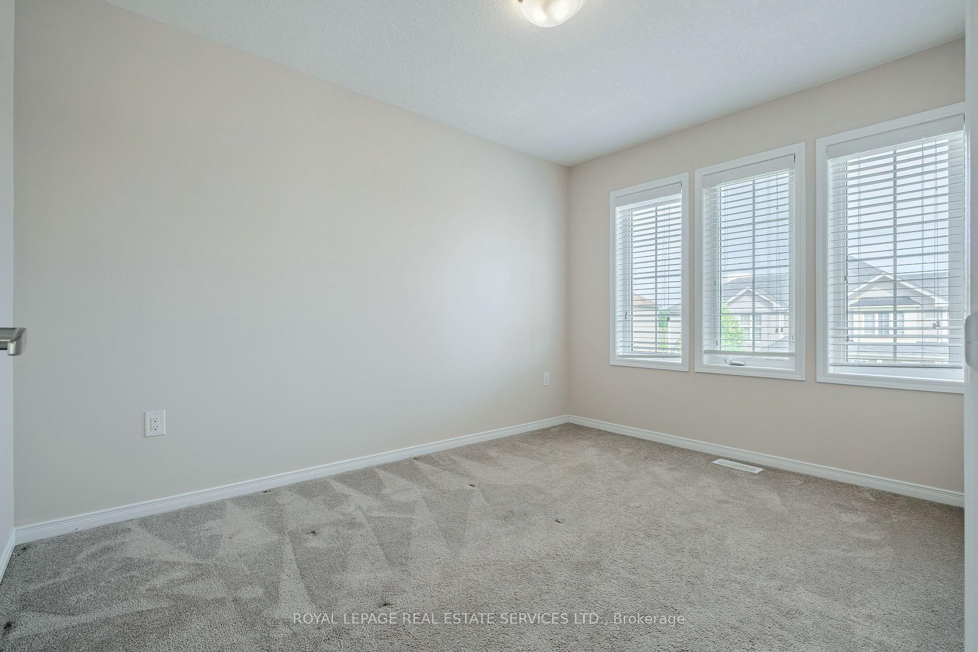 Photo 38 of 152 Munro Circle, Brantford, Shellard Lane — HOMEH
