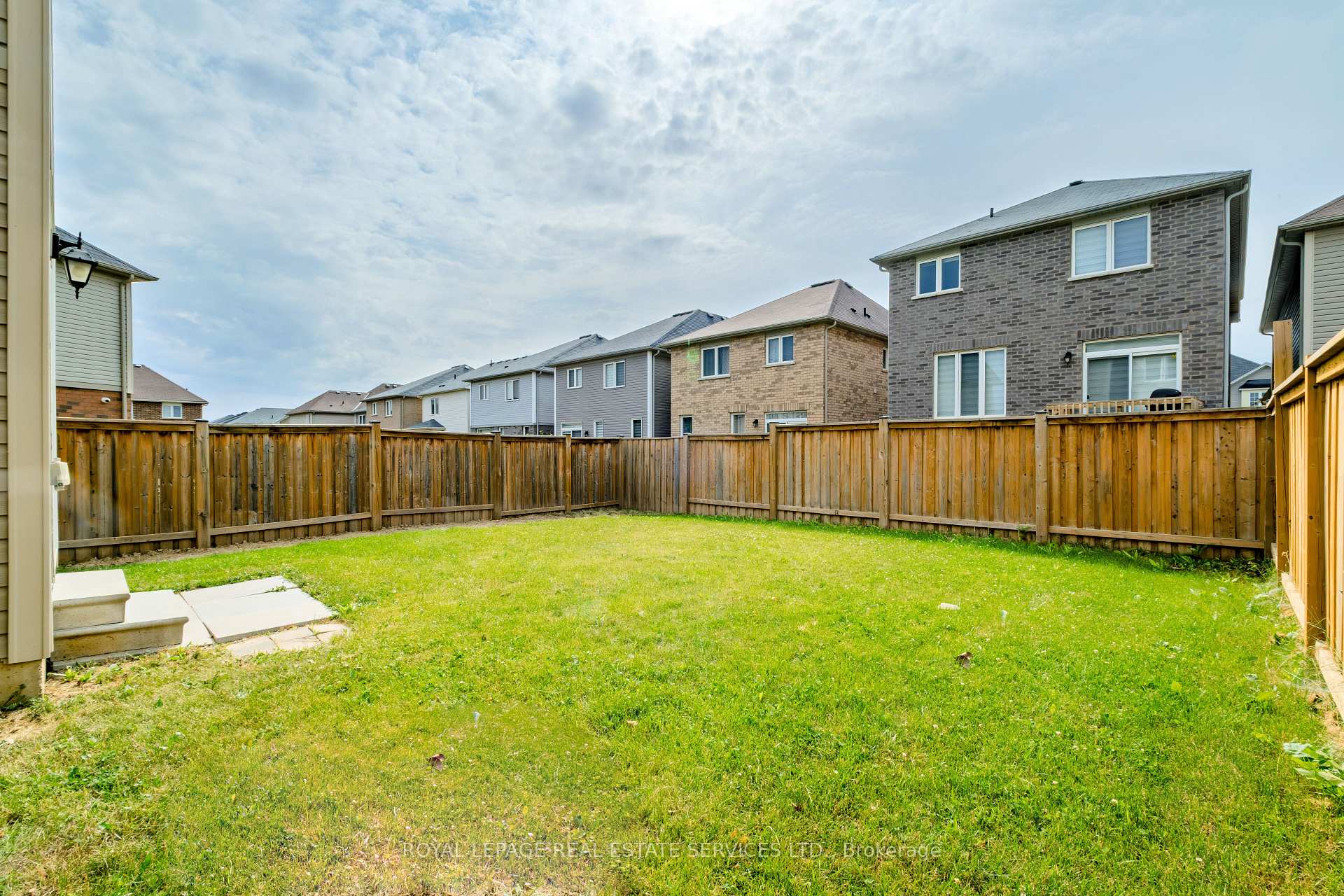 Photo 47 of 152 Munro Circle, Brantford, Shellard Lane — HOMEH