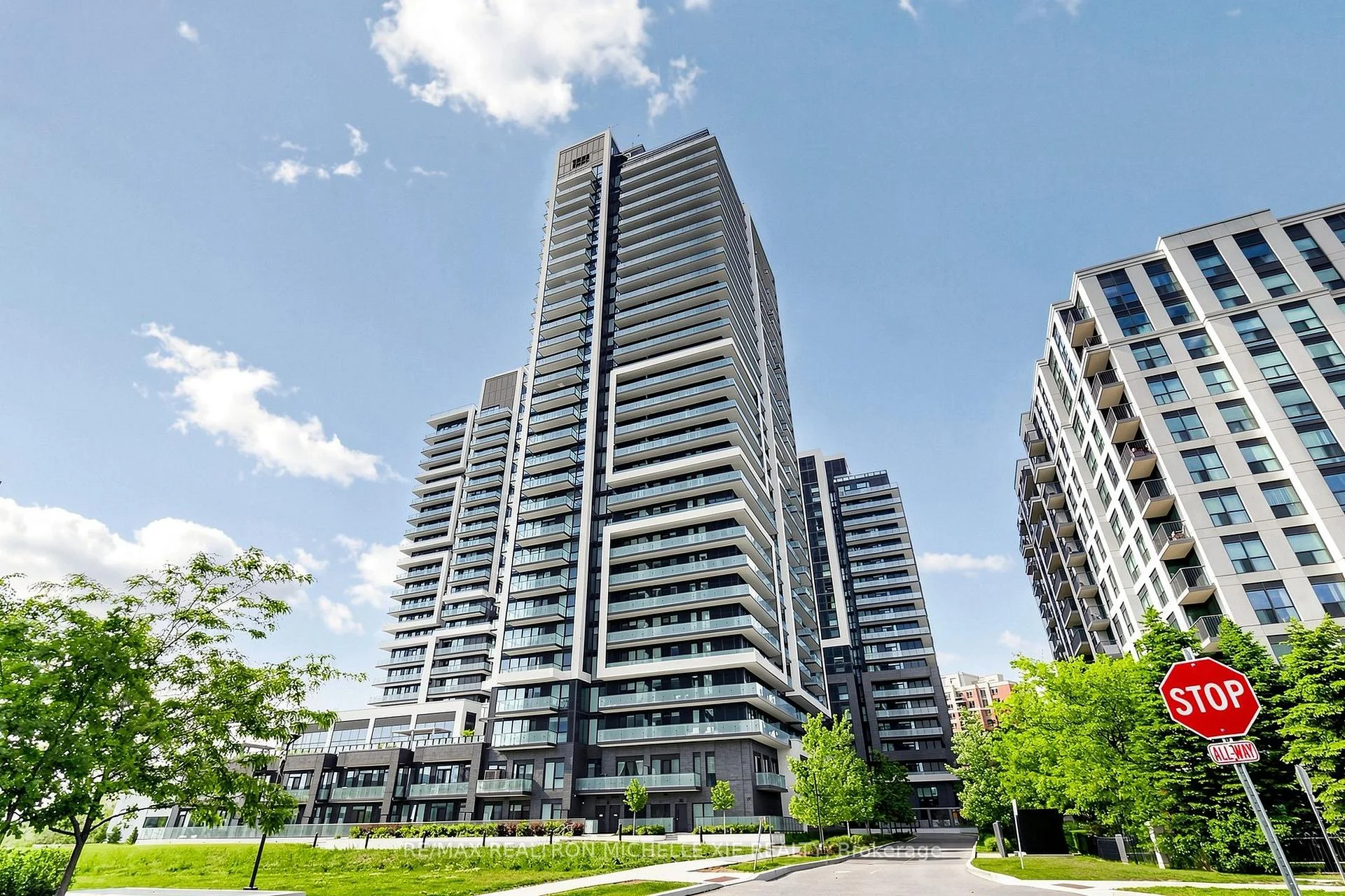 Photo 1 of Unit 1707, 105 Oneida Crescent, Richmond Hill, Langstaff — HOMEH