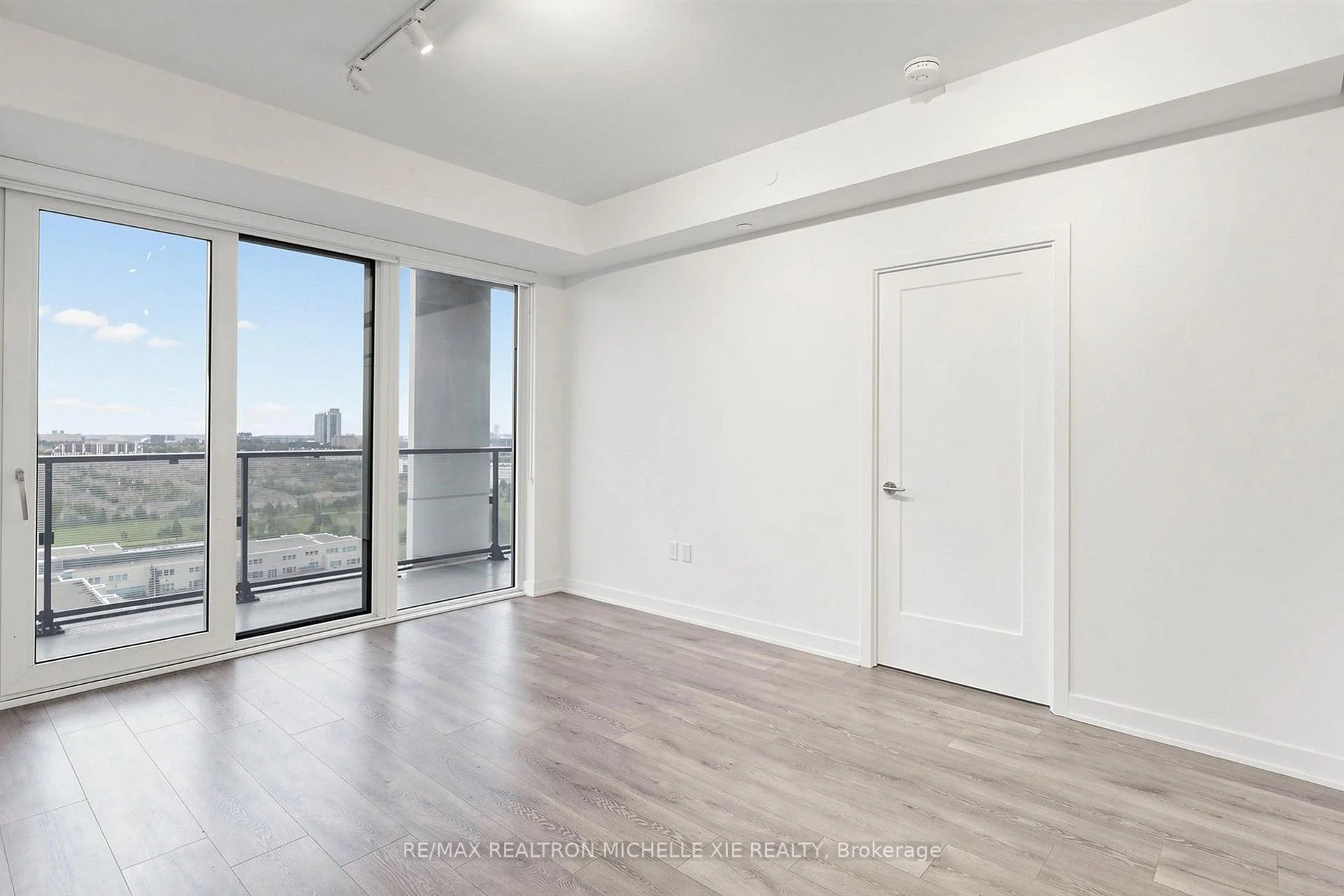 Photo 18 of Unit 1707, 105 Oneida Crescent, Richmond Hill, Langstaff — HOMEH