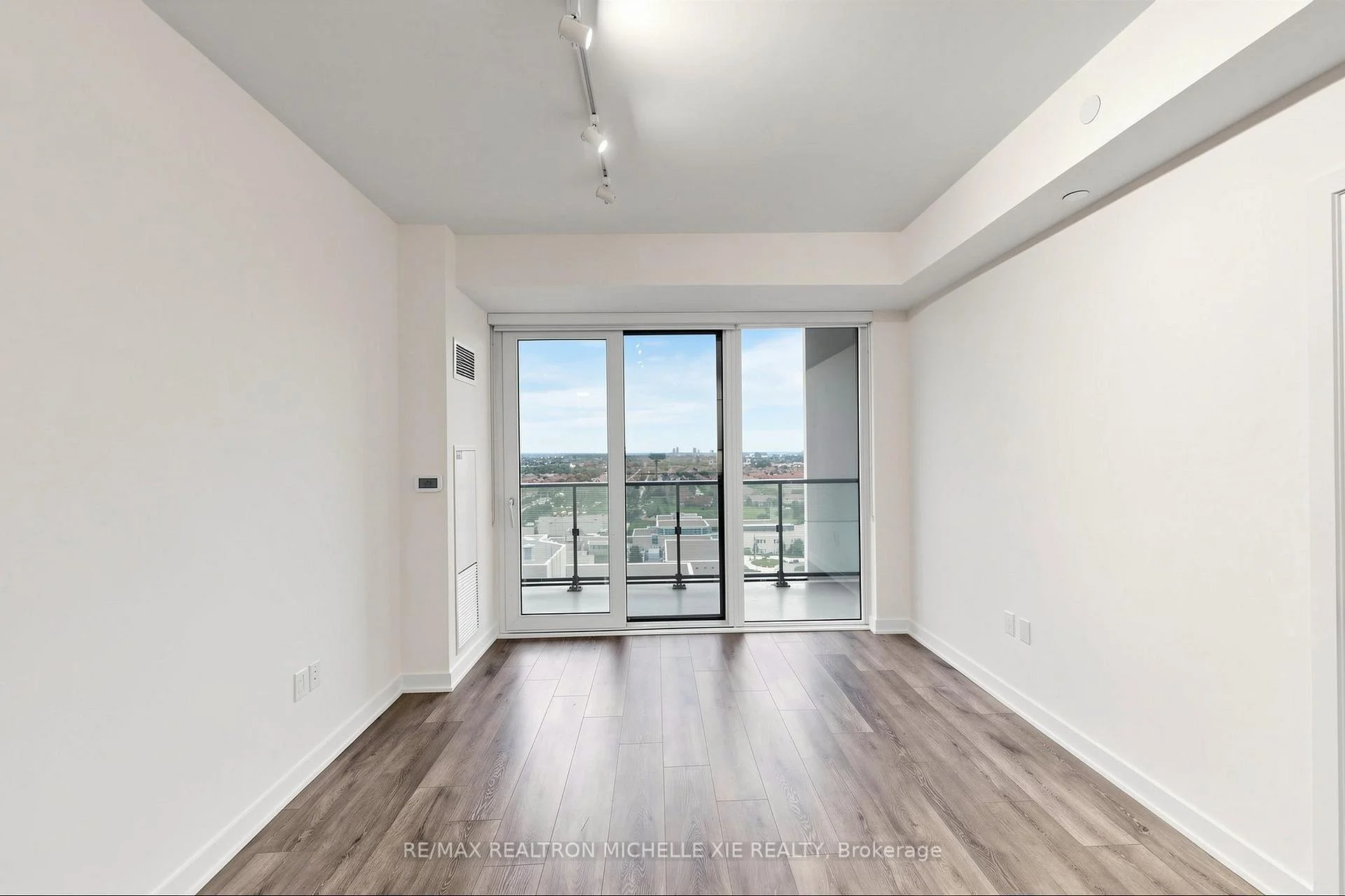 Photo 19 of Unit 1707, 105 Oneida Crescent, Richmond Hill, Langstaff — HOMEH