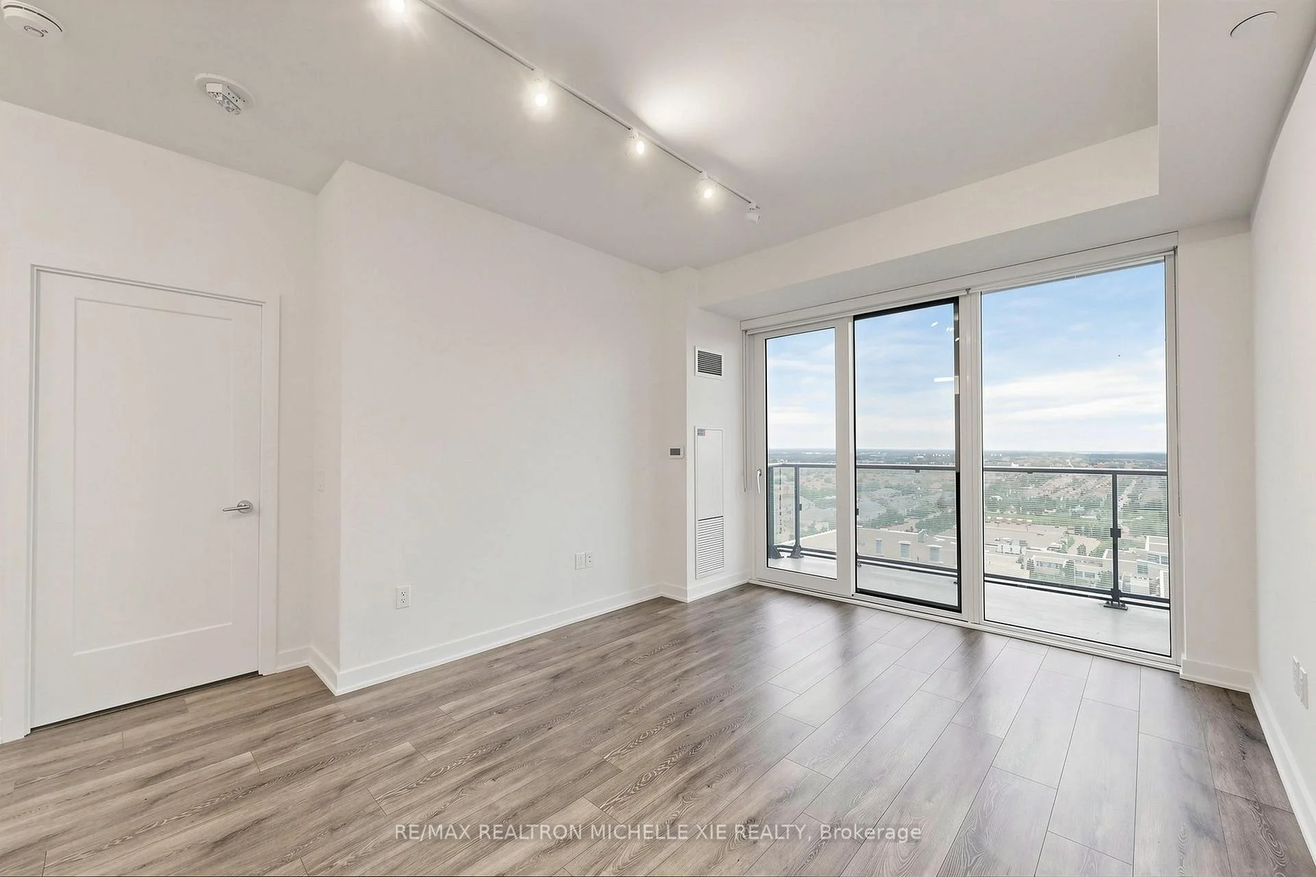 Photo 20 of Unit 1707, 105 Oneida Crescent, Richmond Hill, Langstaff — HOMEH