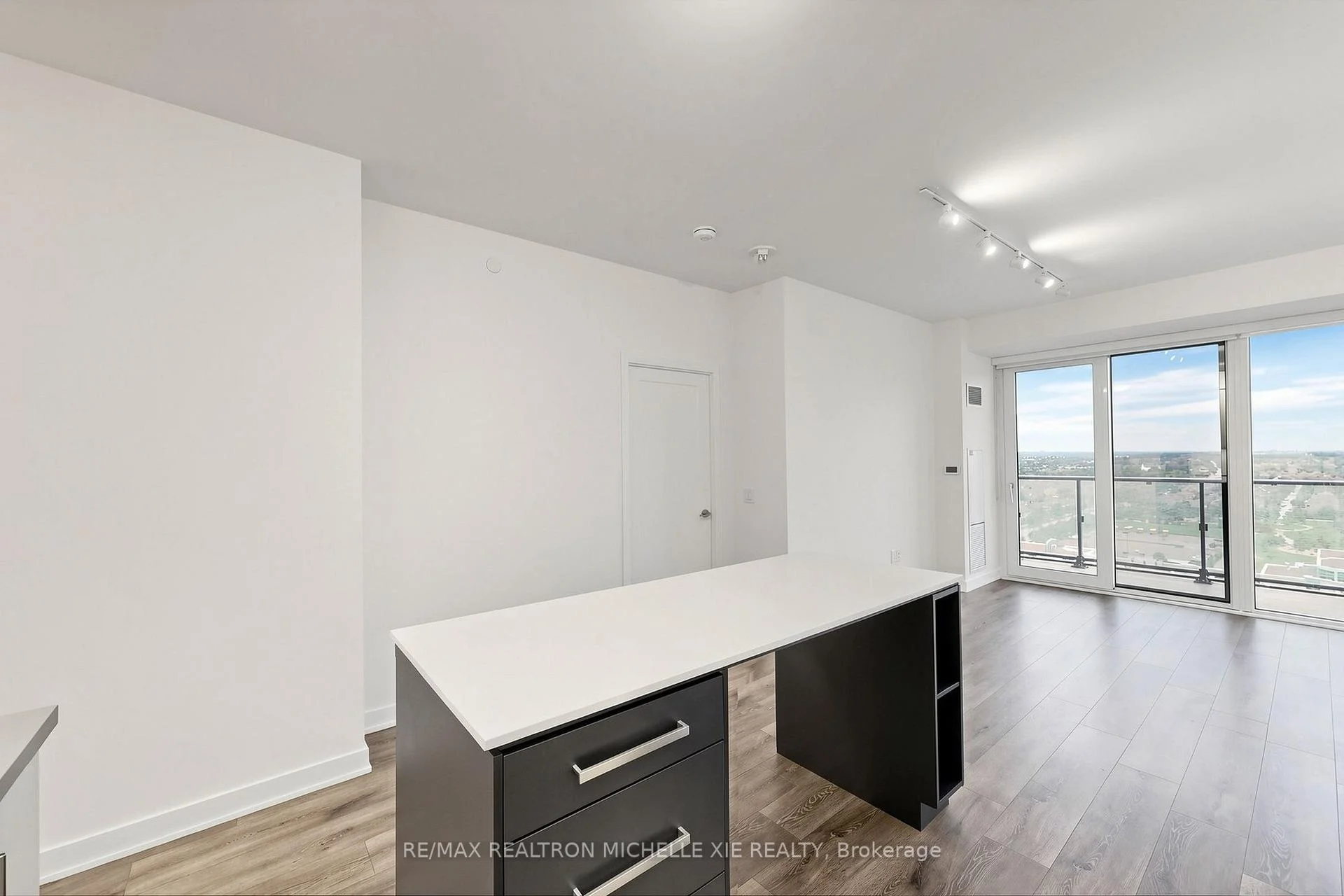 Photo 29 of Unit 1707, 105 Oneida Crescent, Richmond Hill, Langstaff — HOMEH