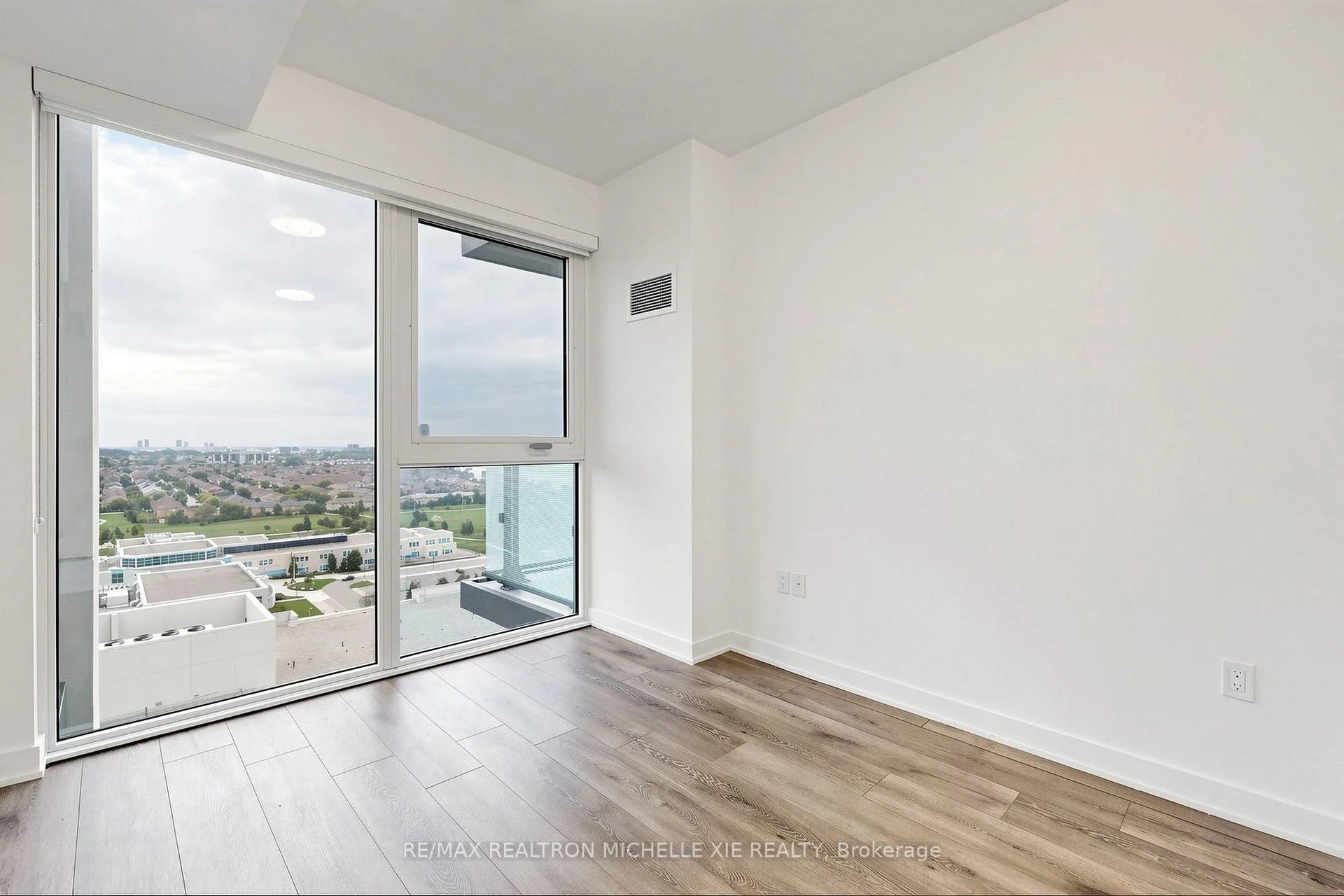 Photo 33 of Unit 1707, 105 Oneida Crescent, Richmond Hill, Langstaff — HOMEH