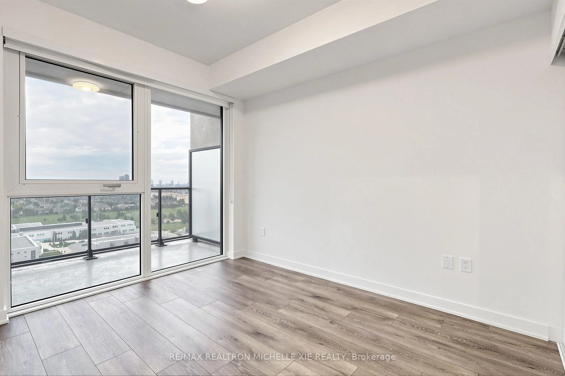 Photo 38 of Unit 1707, 105 Oneida Crescent, Richmond Hill, Langstaff — HOMEH