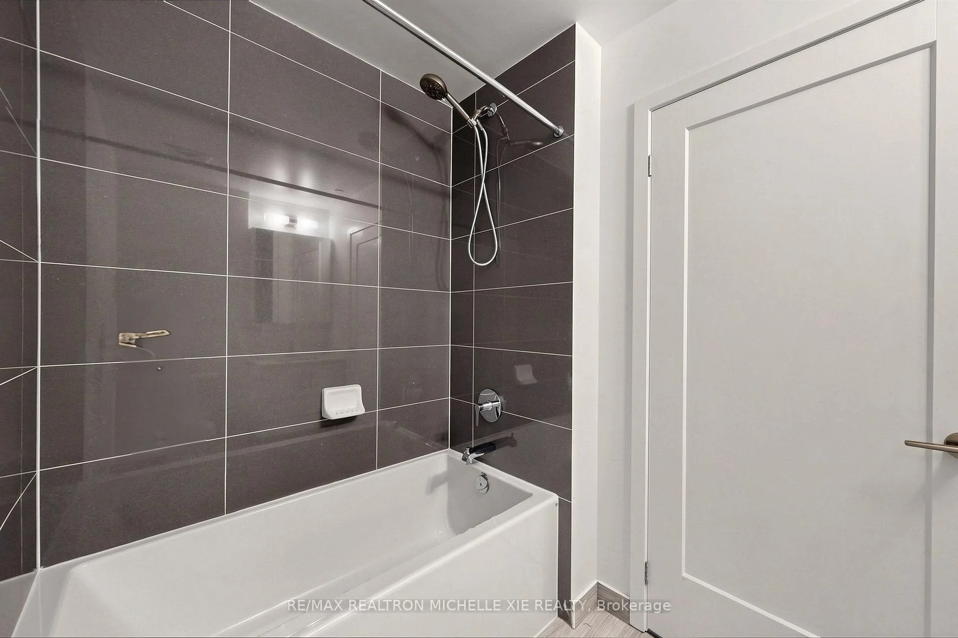 Photo 43 of Unit 1707, 105 Oneida Crescent, Richmond Hill, Langstaff — HOMEH