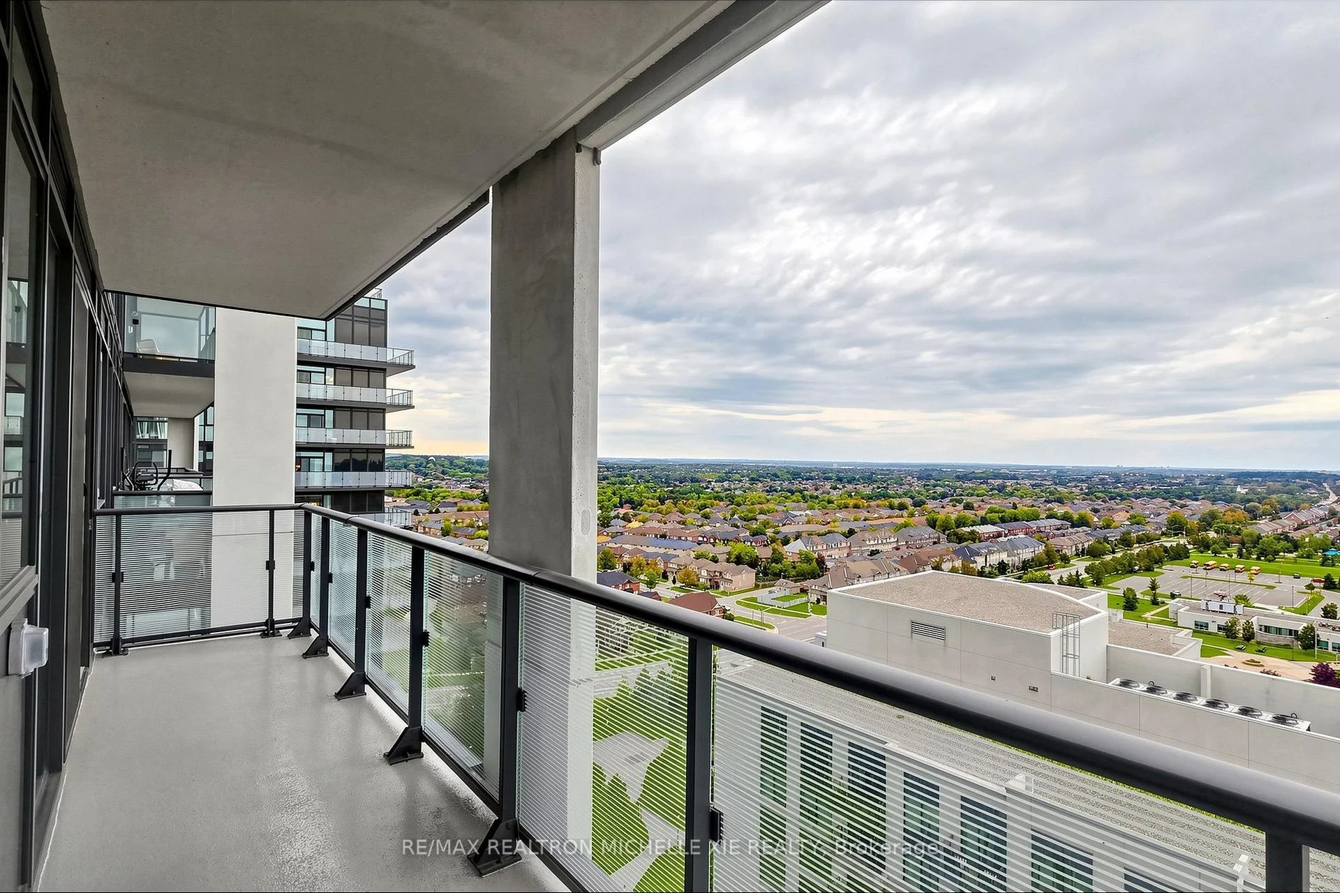 Photo 48 of Unit 1707, 105 Oneida Crescent, Richmond Hill, Langstaff — HOMEH