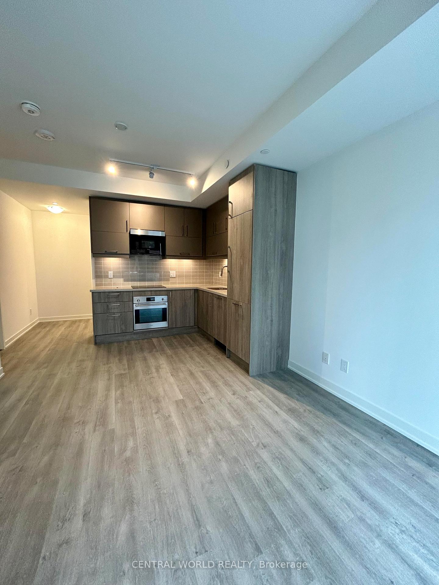 Photo 3 of Unit 819, 292 Verdale Crossing, Markham, Unionville — HOMEH