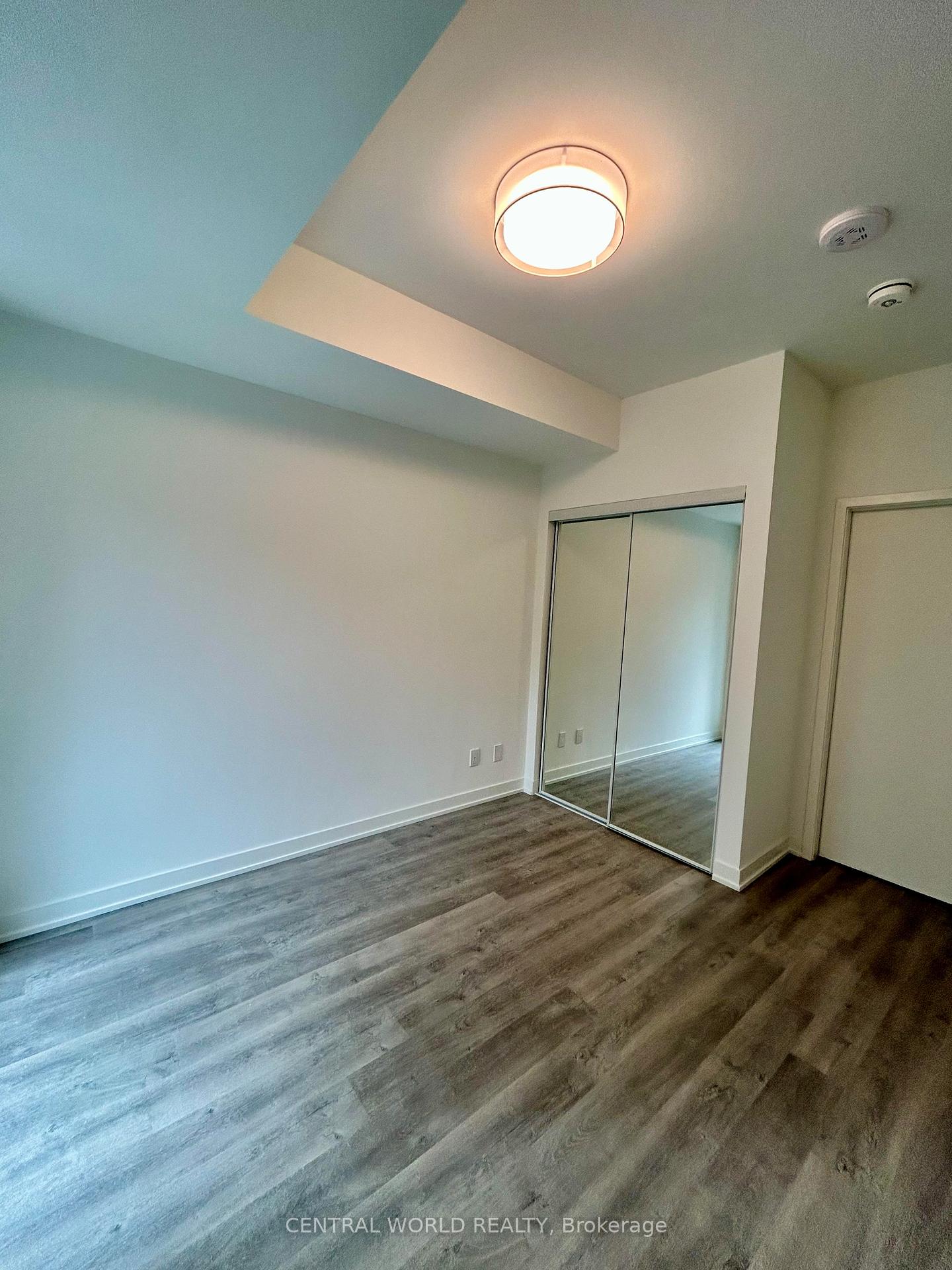 Photo 5 of Unit 819, 292 Verdale Crossing, Markham, Unionville — HOMEH