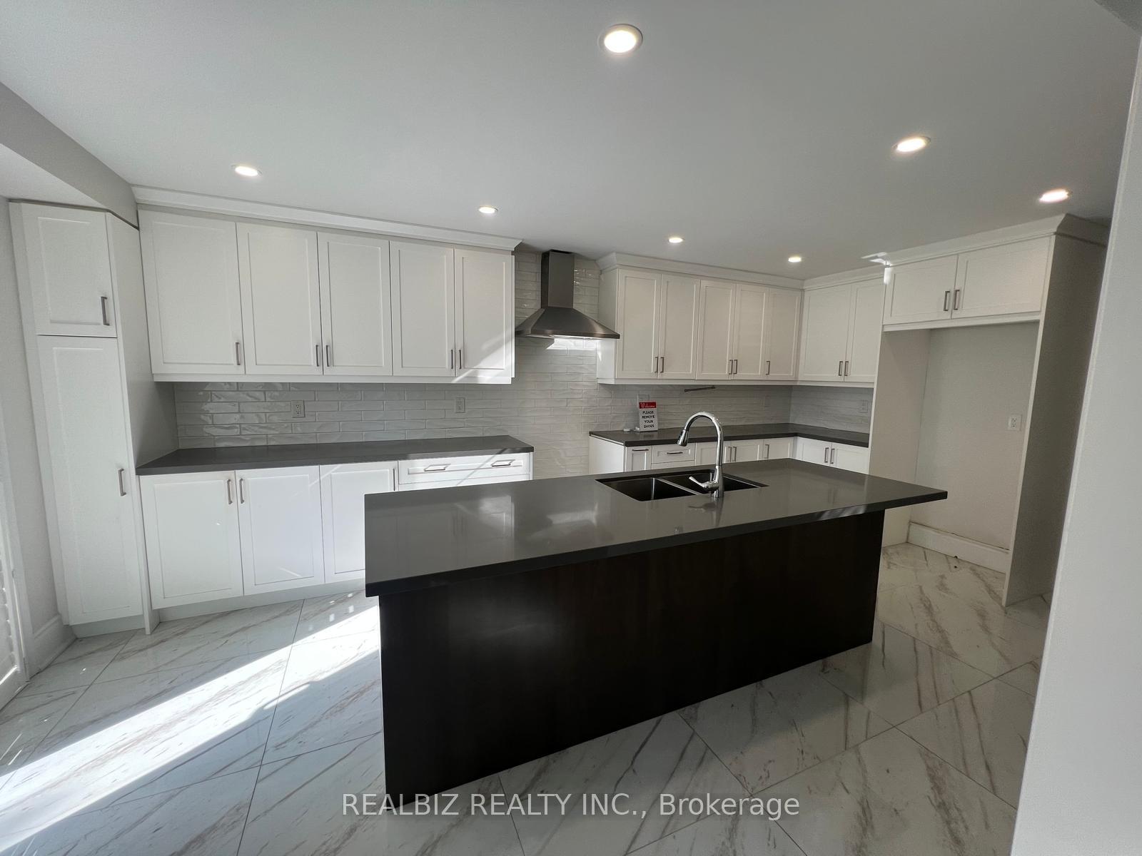 Photo 7 of 2 Bramoak Crescent, Brampton, Northwest Sandalwood Parkway — HOMEH