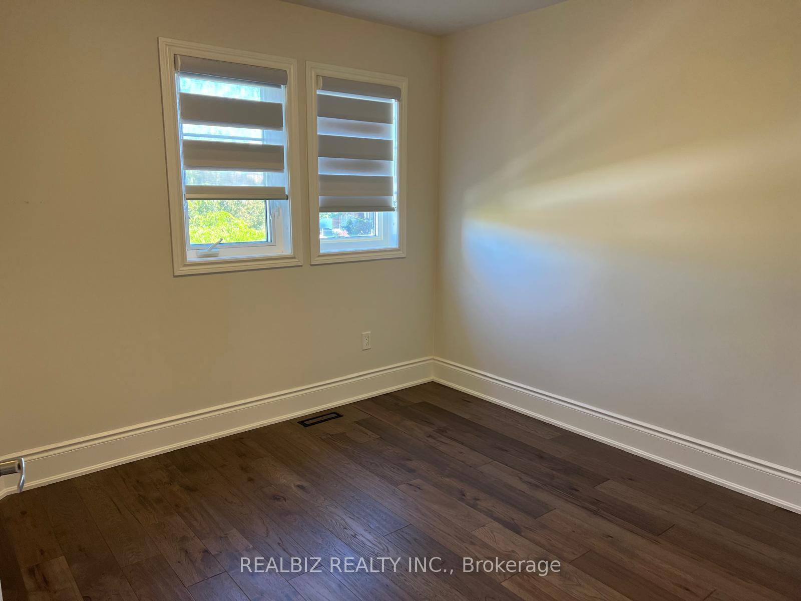 Photo 11 of 2 Bramoak Crescent, Brampton, Northwest Sandalwood Parkway — HOMEH