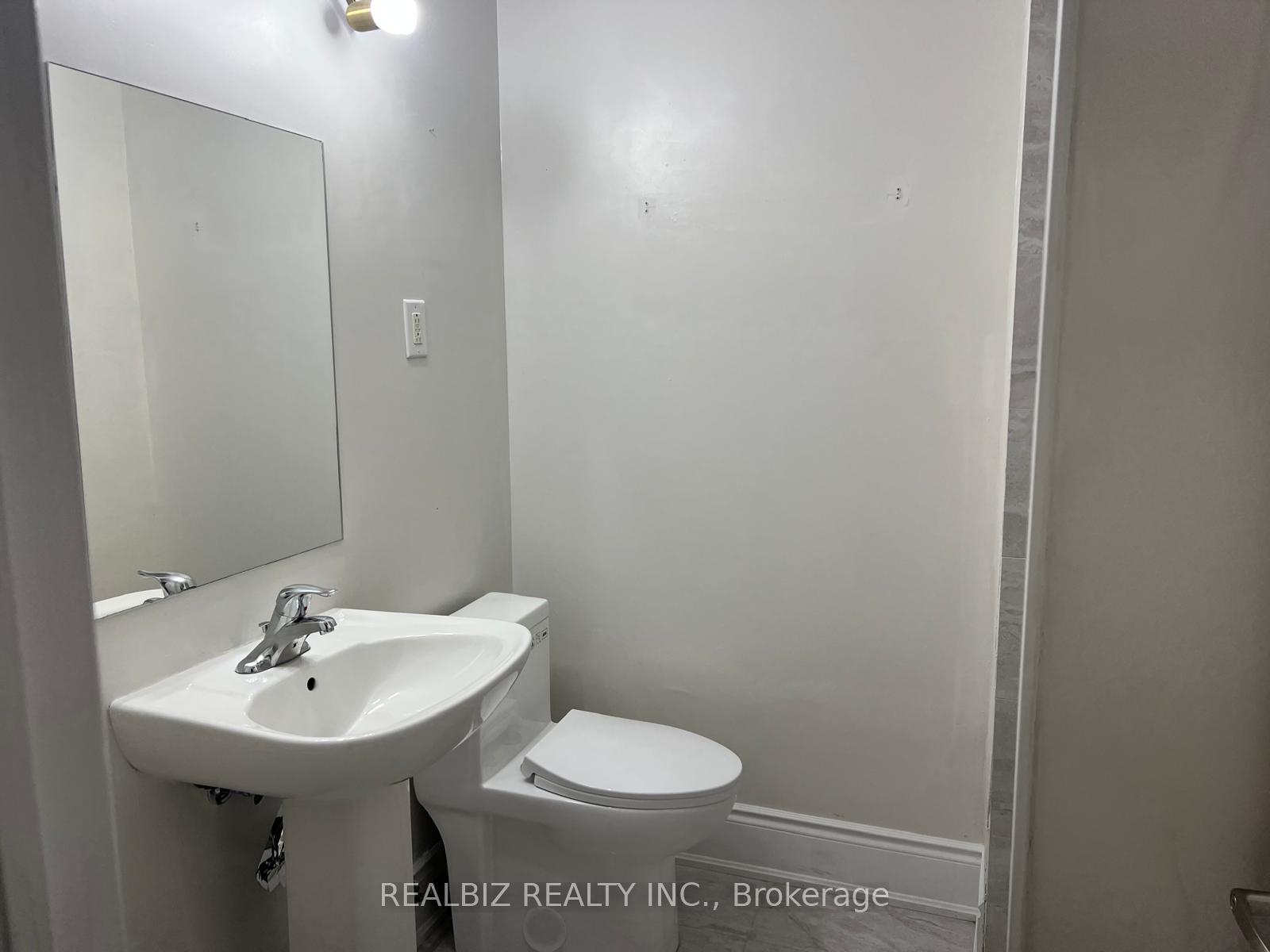 Photo 21 of 2 Bramoak Crescent, Brampton, Northwest Sandalwood Parkway — HOMEH