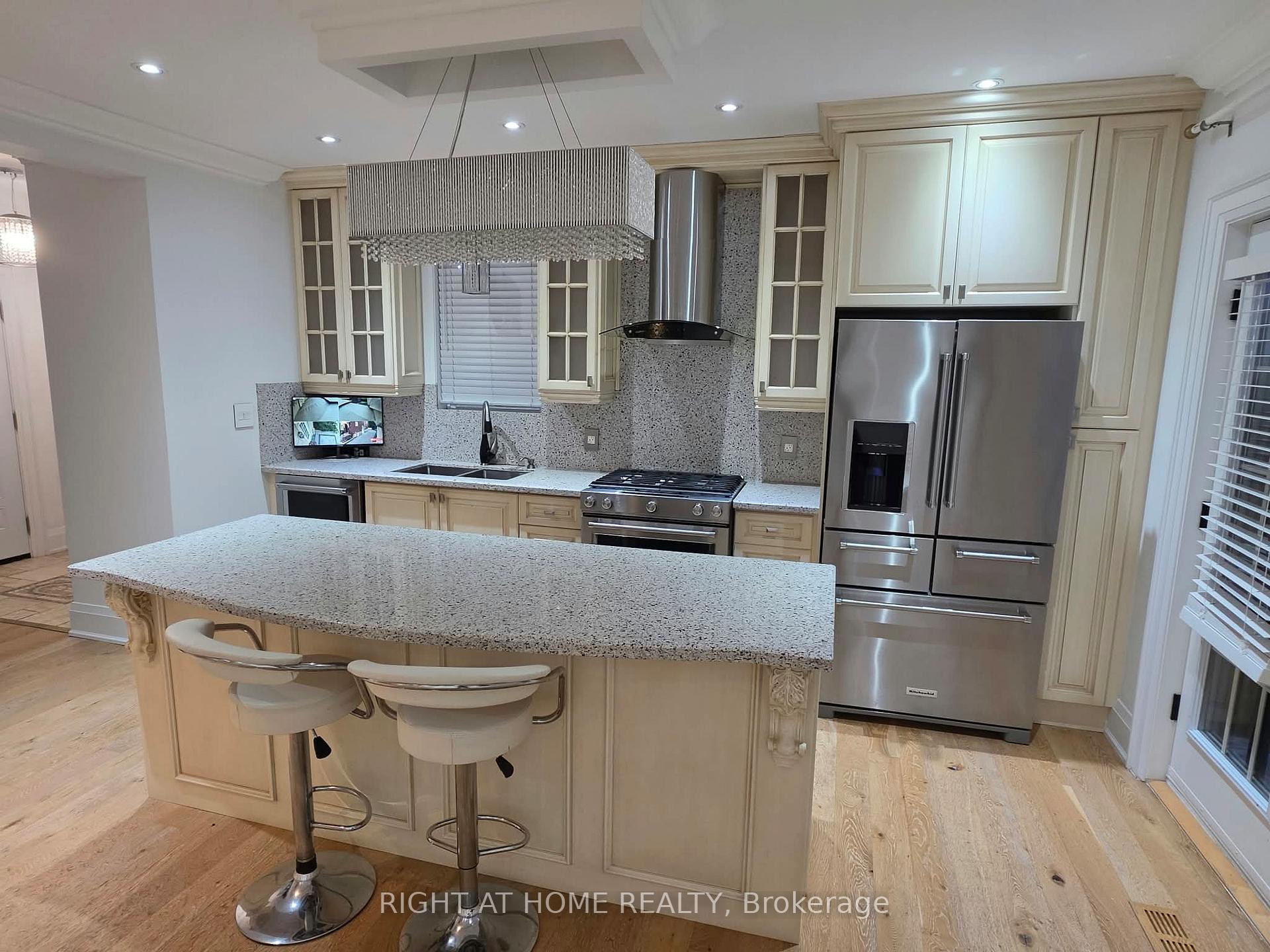 Photo 5 of 154 Davisville Avenue, Toronto, Mount Pleasant West — HOMEH