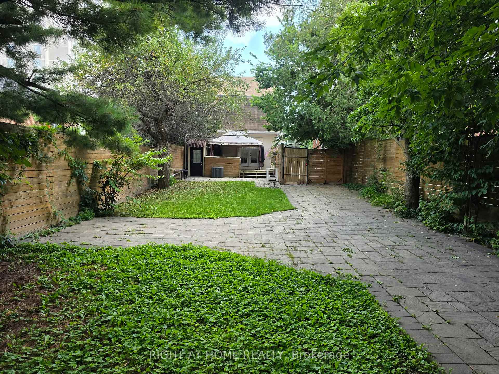 Photo 37 of 154 Davisville Avenue, Toronto, Mount Pleasant West — HOMEH