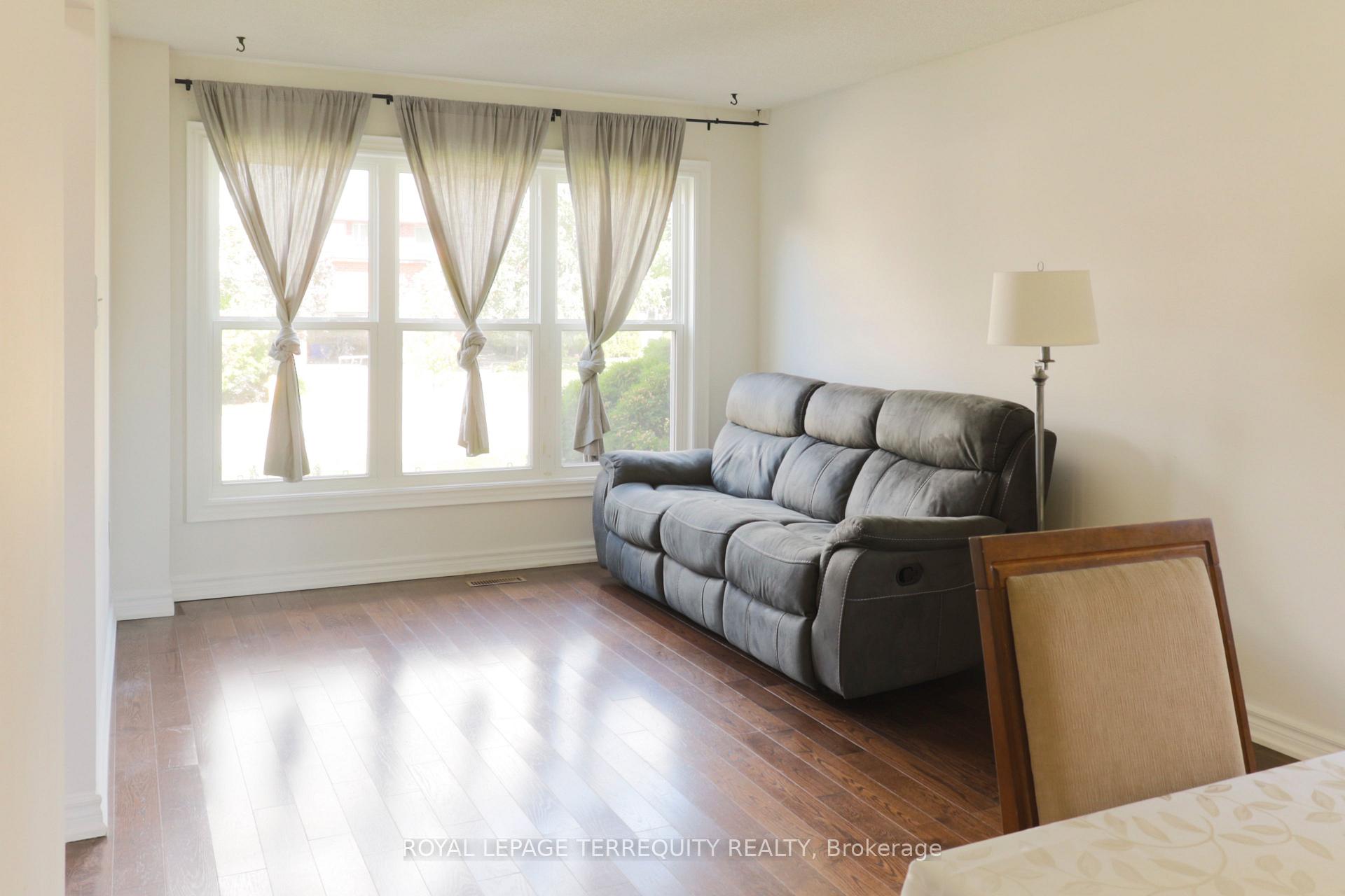 Photo 2 of 104 Gates Crescent, Ajax, South East — HOMEH