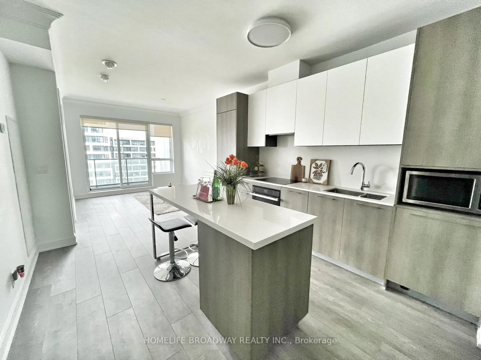 Photo 2 of Unit 909, 8 Water Walk Drive, Markham, Unionville — HOMEH