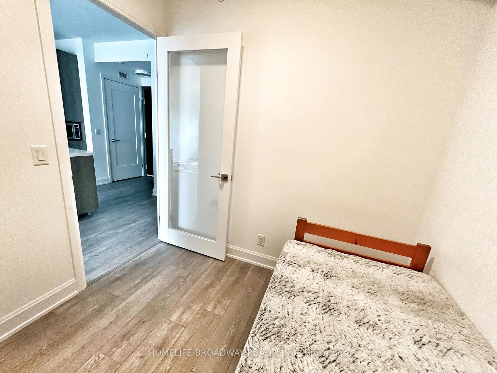 Photo 8 of Unit 909, 8 Water Walk Drive, Markham, Unionville — HOMEH