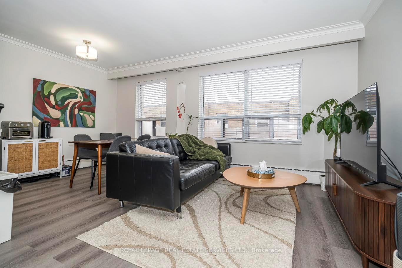 Front of Unit 11, 2637 Keele Street