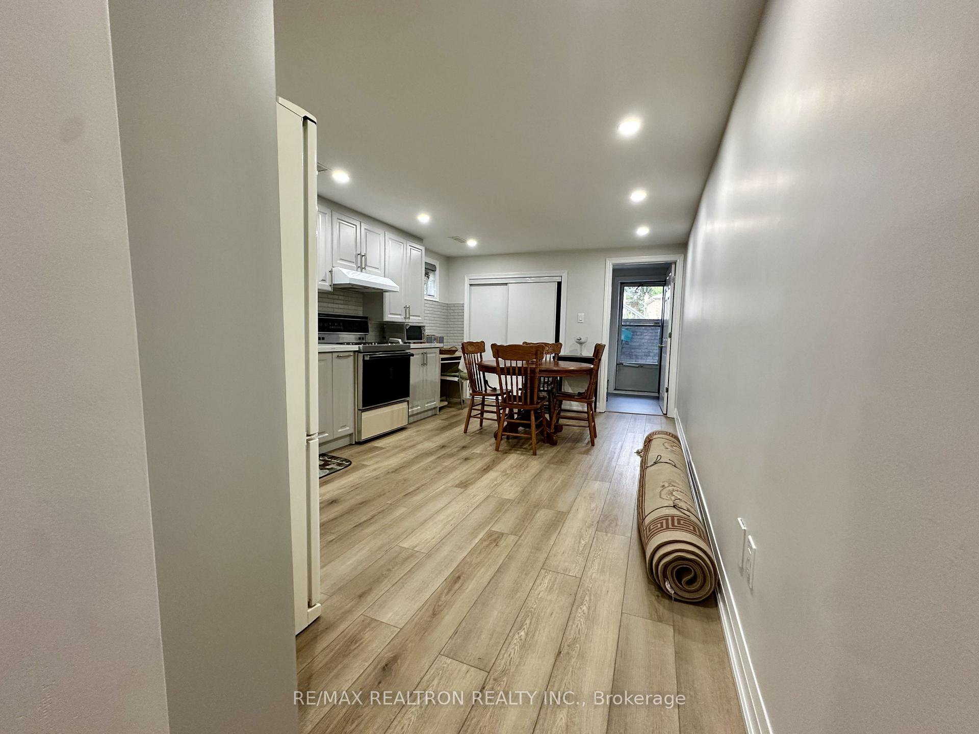 Photo 7 of 237 Shawnee Circle, North York, Pleasant View — HOMEH