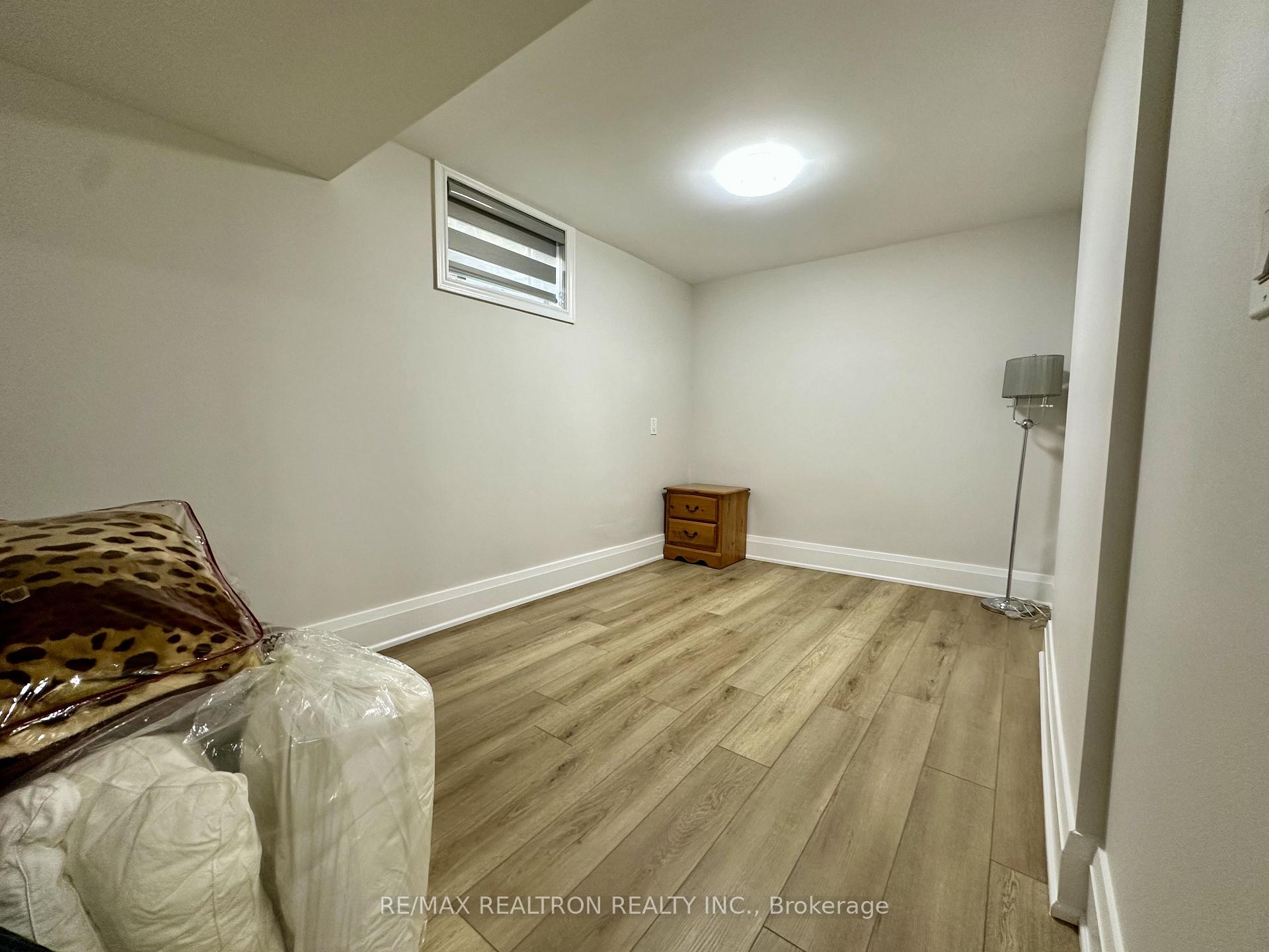 Photo 10 of 237 Shawnee Circle, North York, Pleasant View — HOMEH