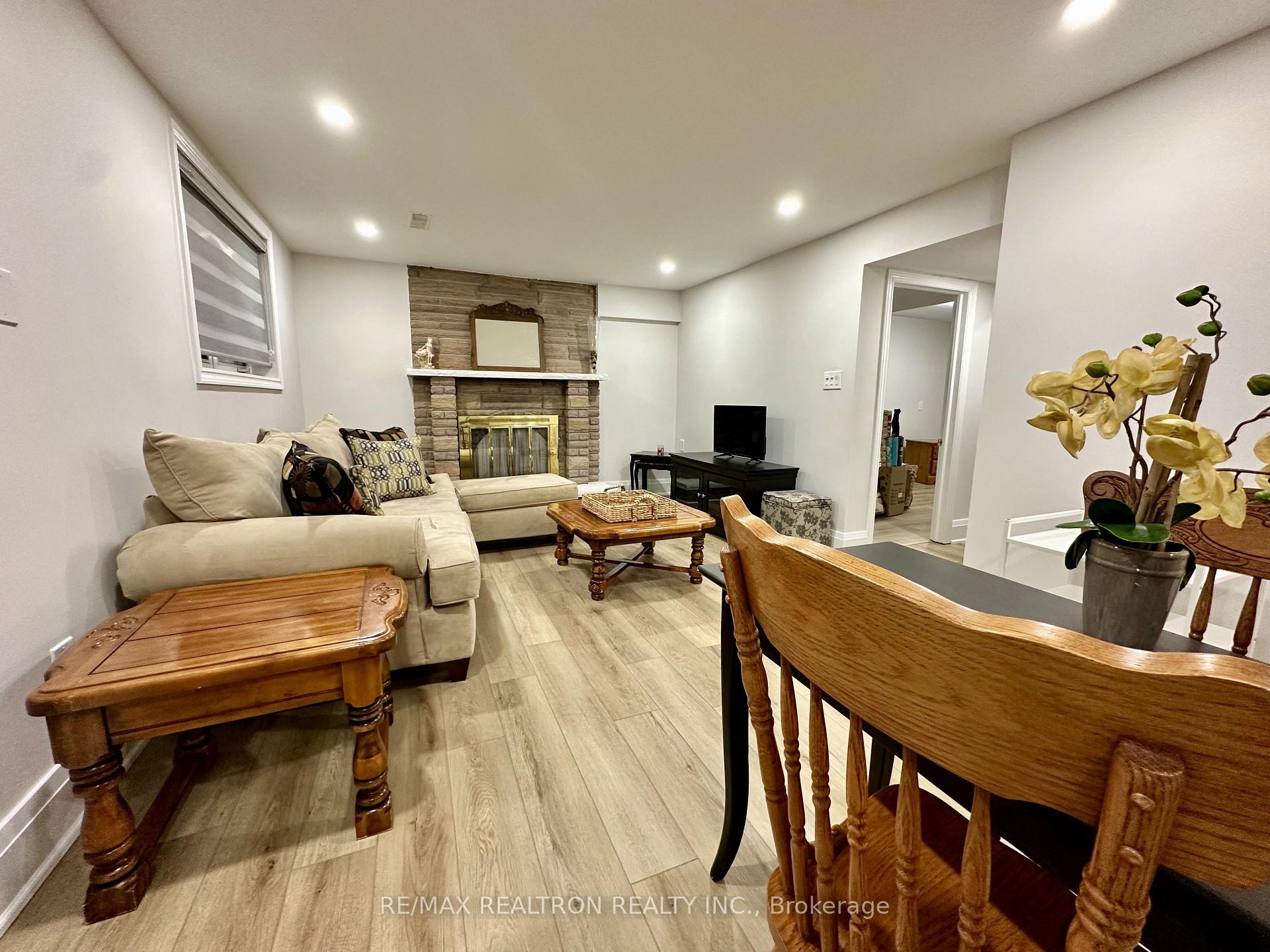 Photo 19 of 237 Shawnee Circle, North York, Pleasant View — HOMEH