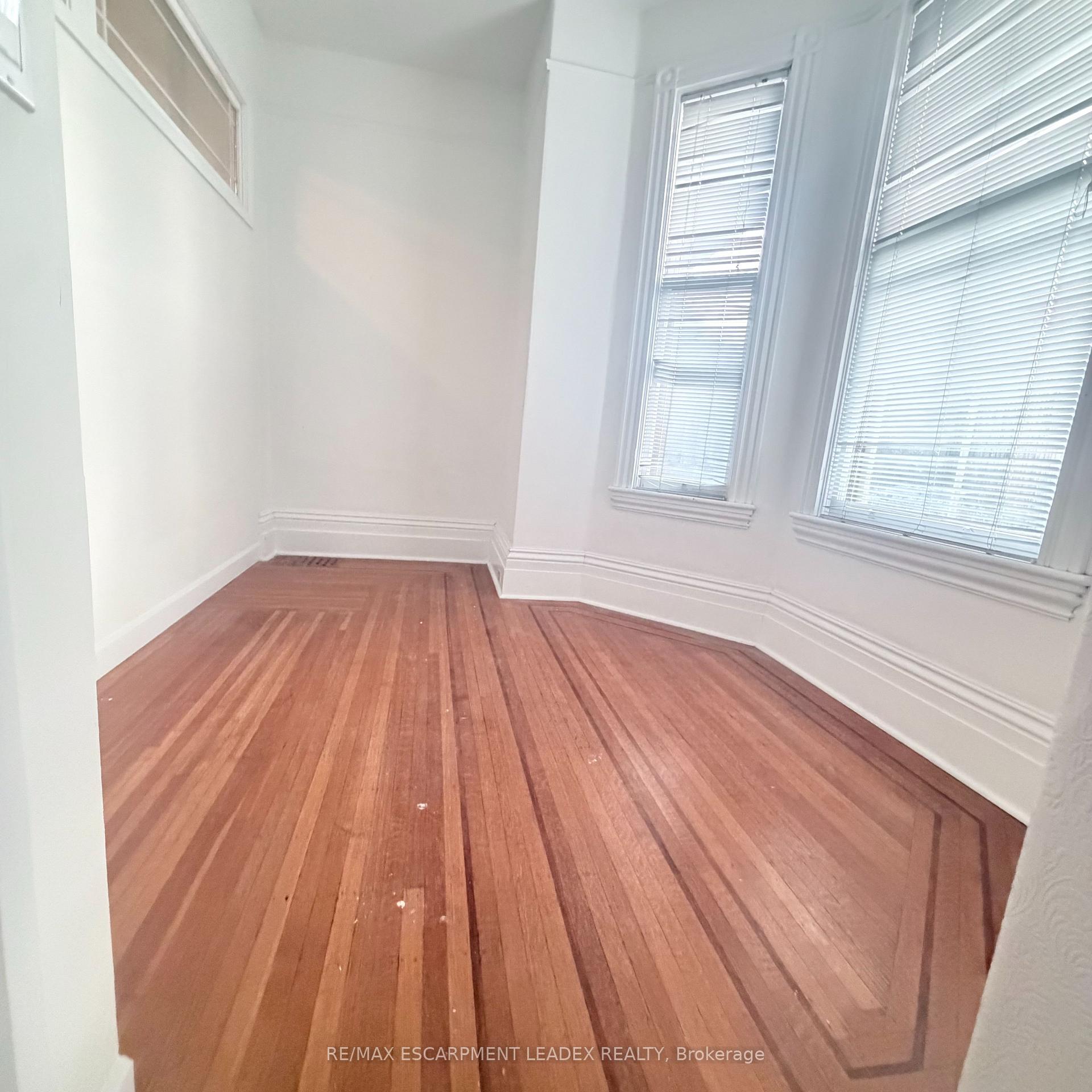 Front of Unit 1, 105 Wellington Street S
