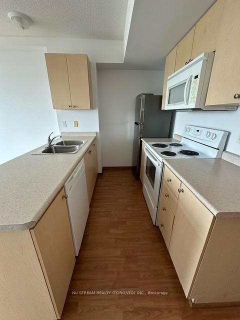 Photo 6 of Unit 910, 15 Maplewood Avenue, Toronto, Humewood-Cedarvale — HOMEH