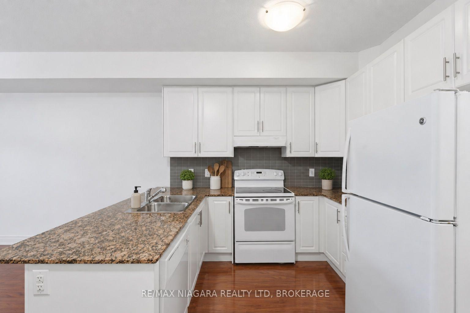 Photo 8 of Unit 424, 8111 Forest Glen Drive, Niagara Falls, Mt. Carmel — HOMEH