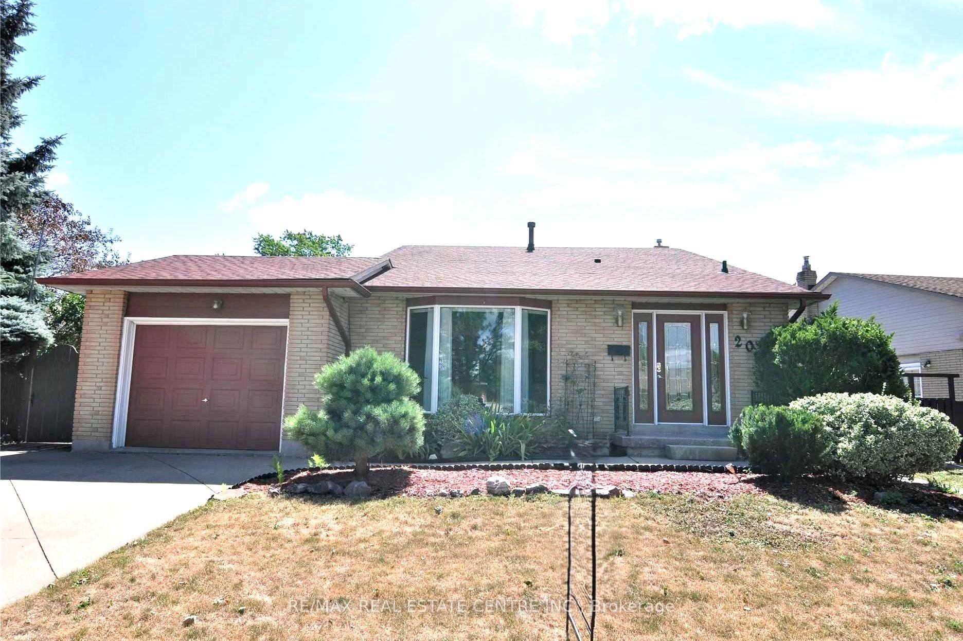 Photo 2 of 20 Ainsworth Street, Hamilton, Stoney Creek Mountain — HOMEH