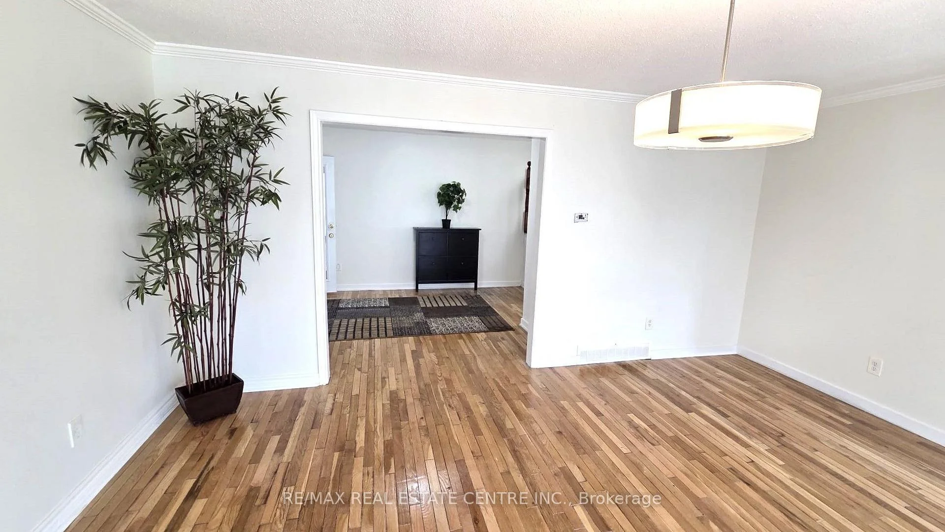 Photo 5 of 20 Ainsworth Street, Hamilton, Stoney Creek Mountain — HOMEH