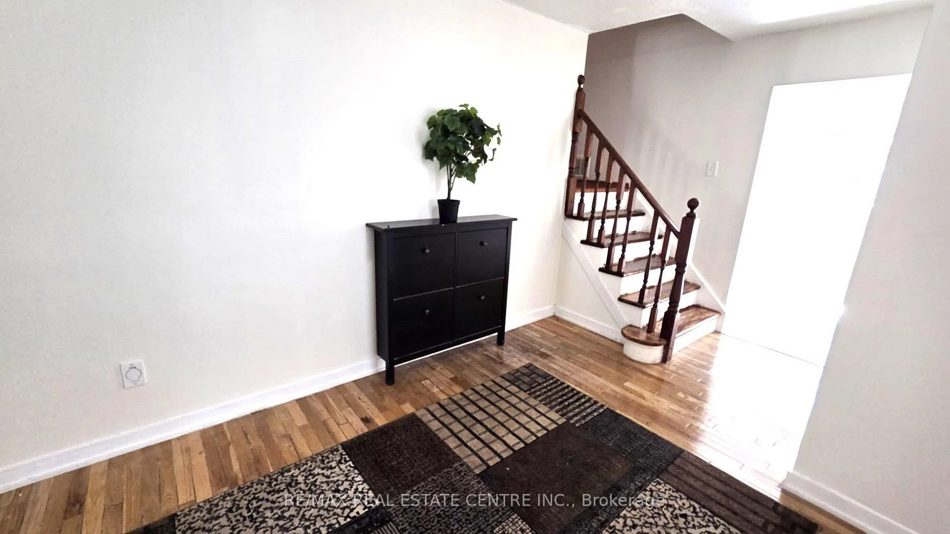 Photo 6 of 20 Ainsworth Street, Hamilton, Stoney Creek Mountain — HOMEH