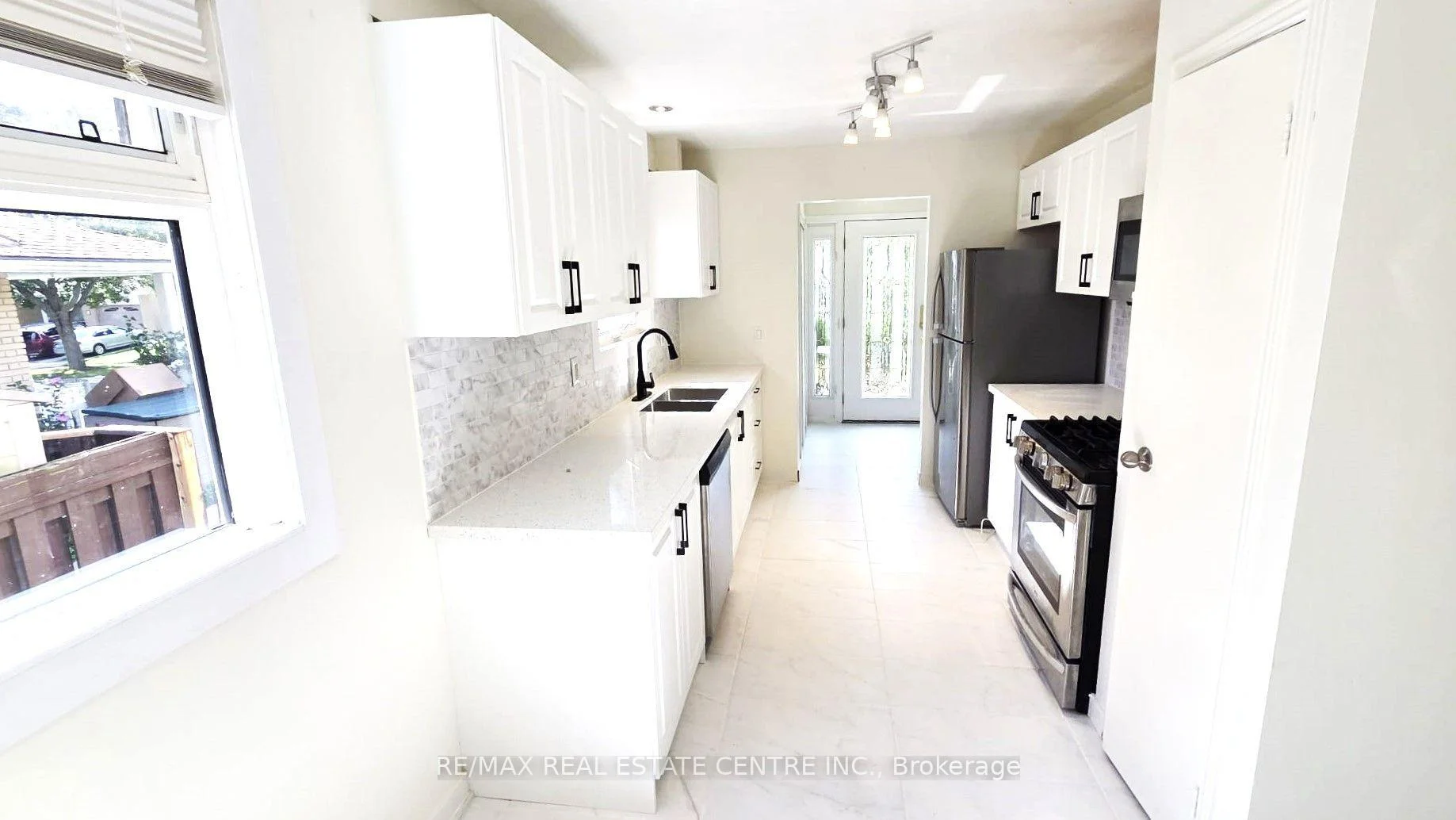 Photo 8 of 20 Ainsworth Street, Hamilton, Stoney Creek Mountain — HOMEH