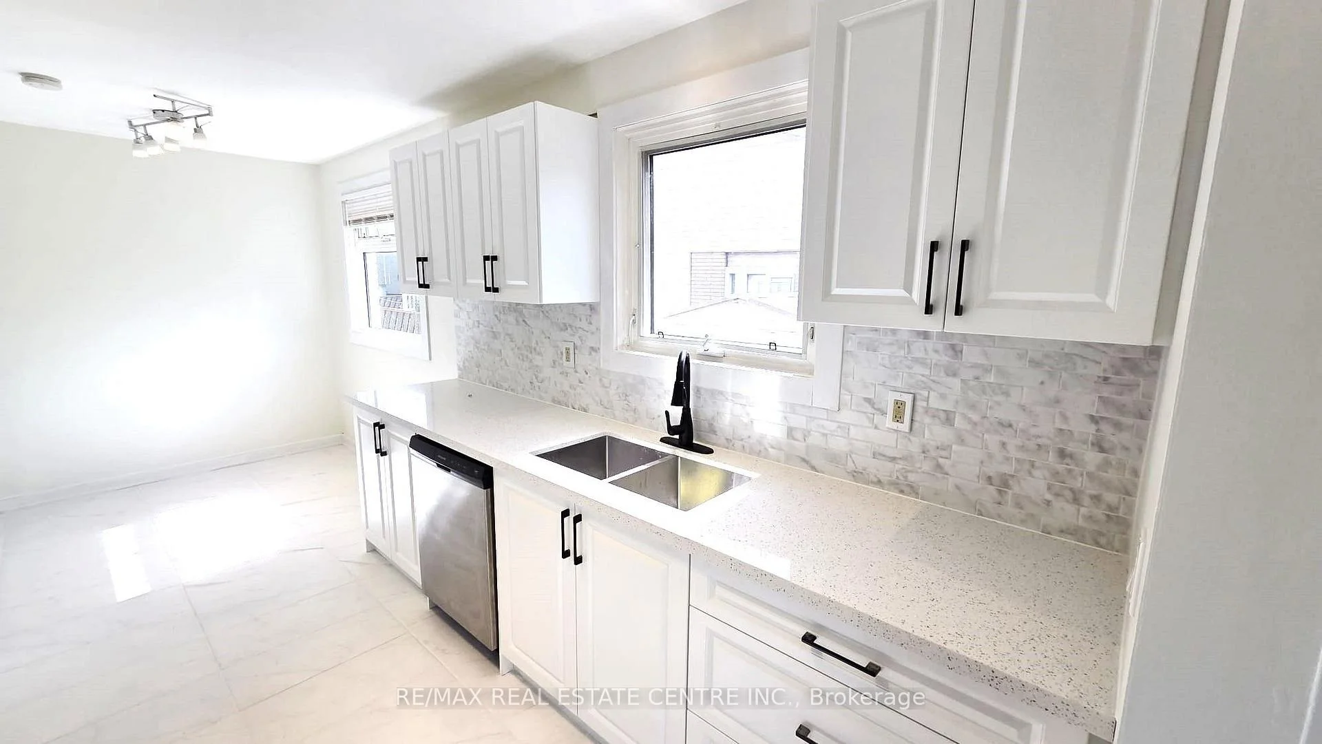 Photo 10 of 20 Ainsworth Street, Hamilton, Stoney Creek Mountain — HOMEH