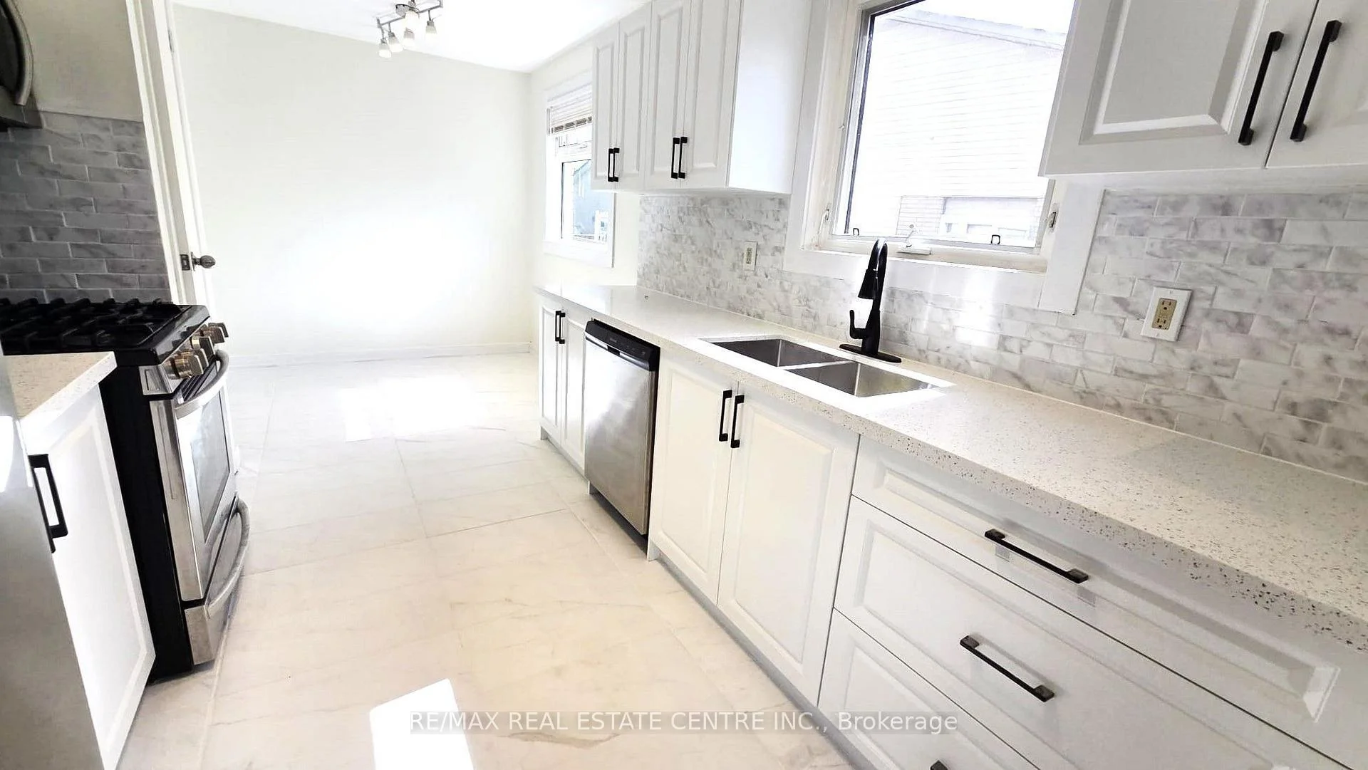 Photo 11 of 20 Ainsworth Street, Hamilton, Stoney Creek Mountain — HOMEH