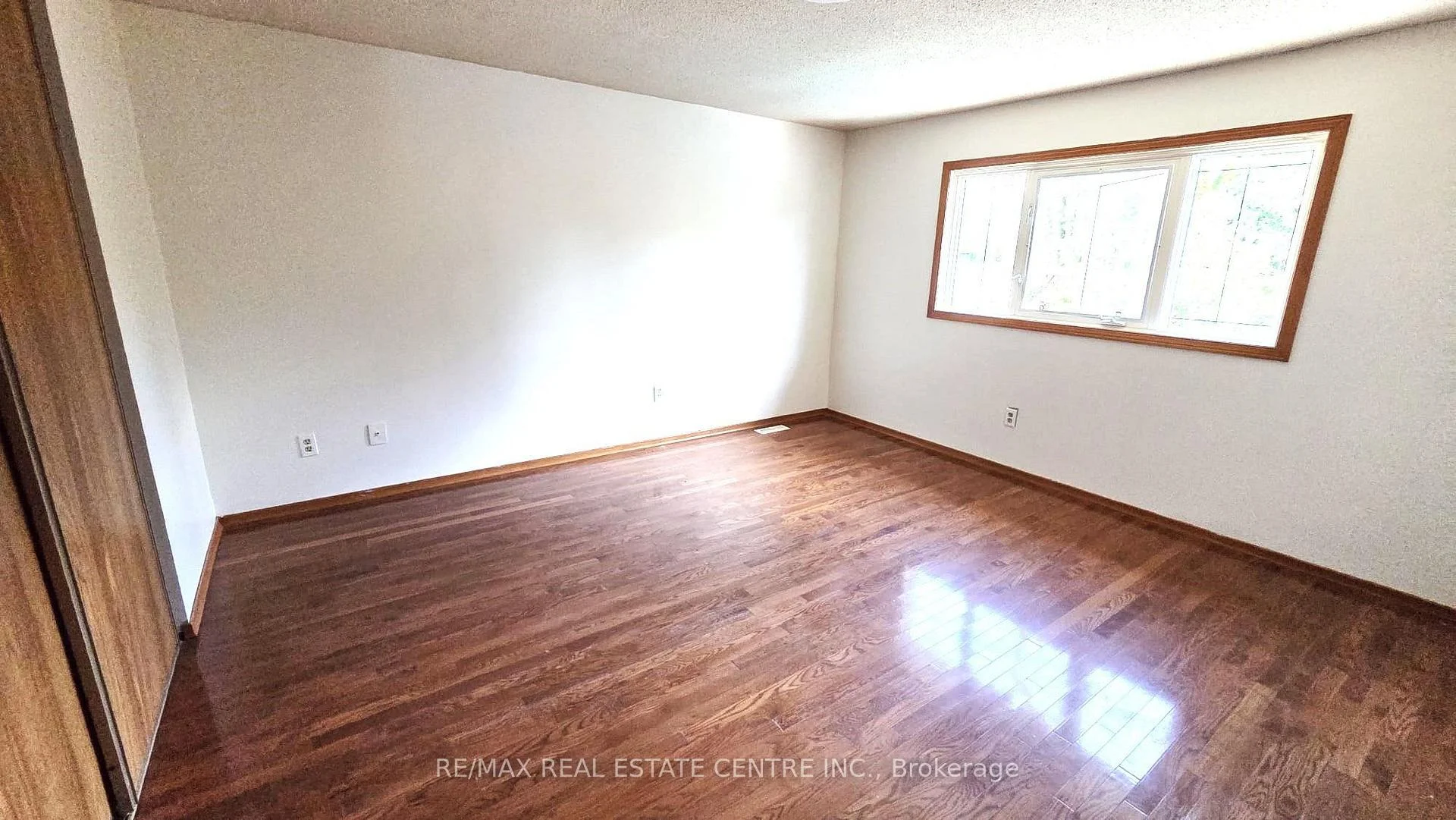 Photo 13 of 20 Ainsworth Street, Hamilton, Stoney Creek Mountain — HOMEH