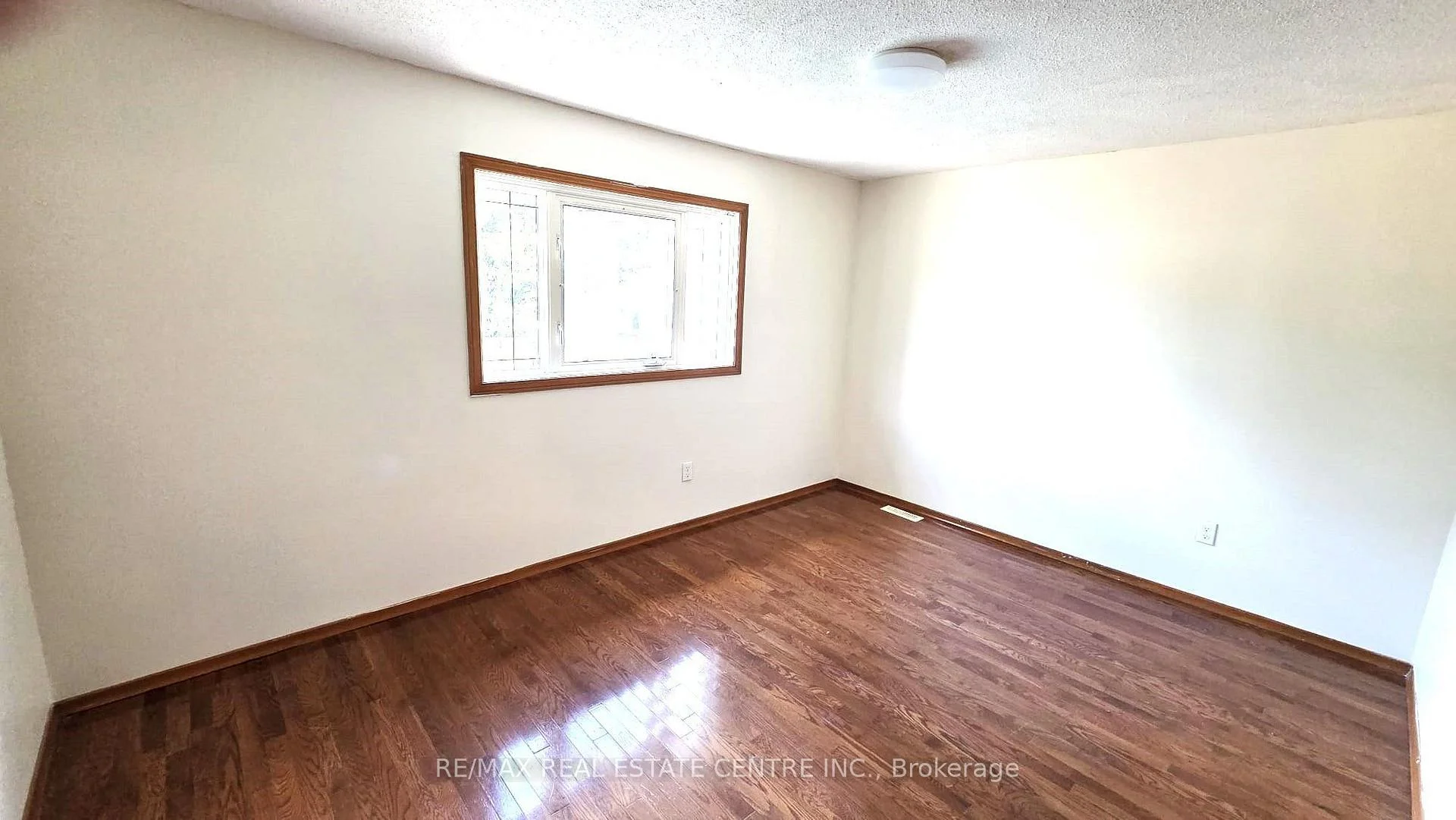 Photo 14 of 20 Ainsworth Street, Hamilton, Stoney Creek Mountain — HOMEH