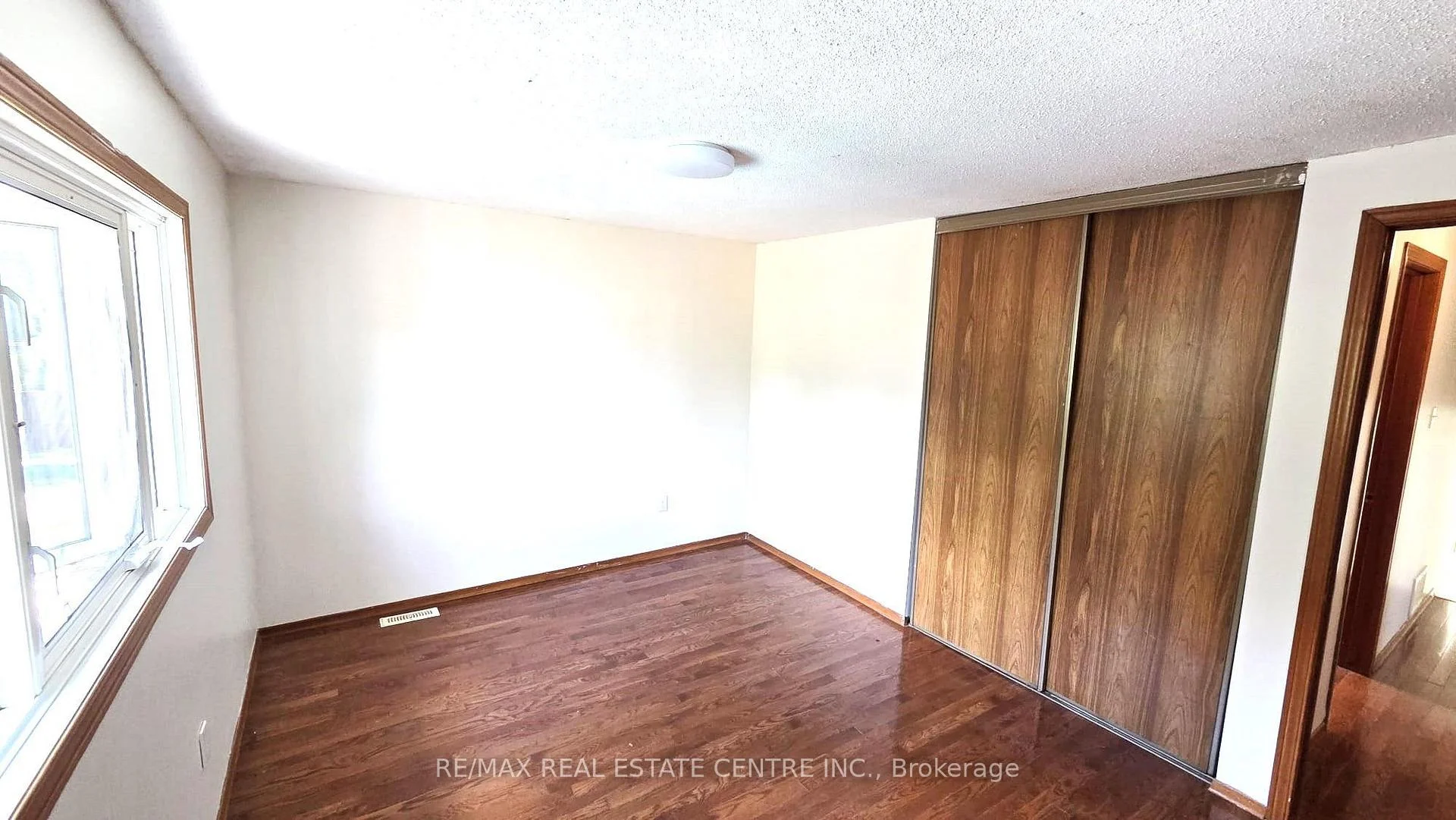 Photo 15 of 20 Ainsworth Street, Hamilton, Stoney Creek Mountain — HOMEH