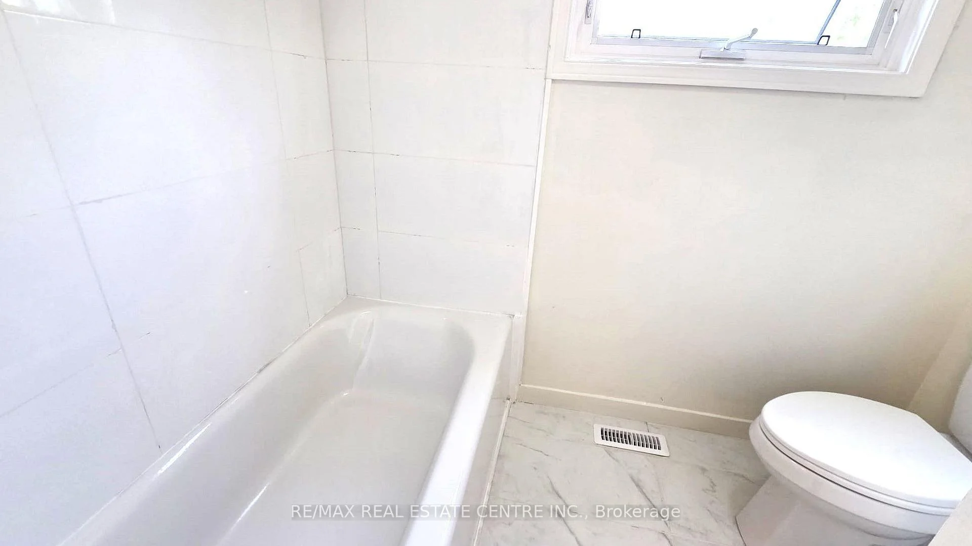 Photo 17 of 20 Ainsworth Street, Hamilton, Stoney Creek Mountain — HOMEH