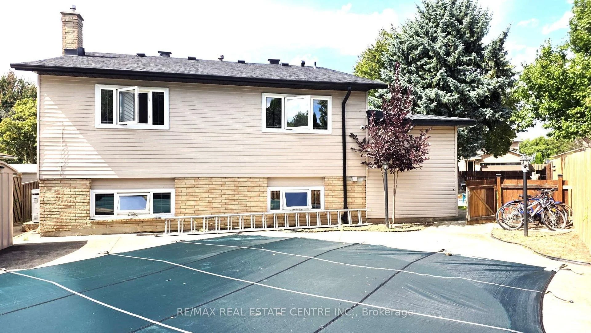 Photo 32 of 20 Ainsworth Street, Hamilton, Stoney Creek Mountain — HOMEH