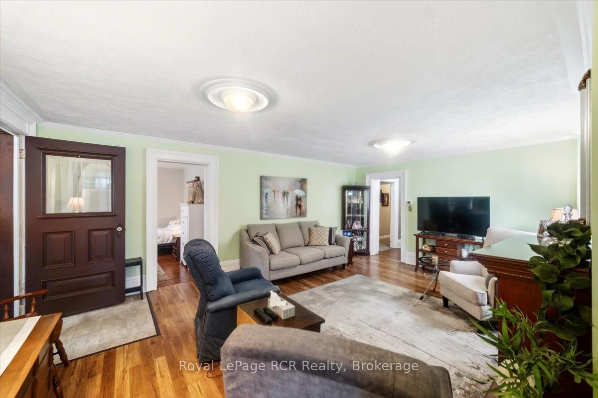 Photo 8 of 271 7th Street E, Owen Sound — HOMEH