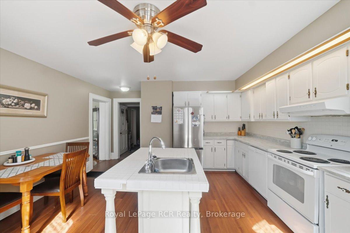 Photo 10 of 271 7th Street E, Owen Sound — HOMEH