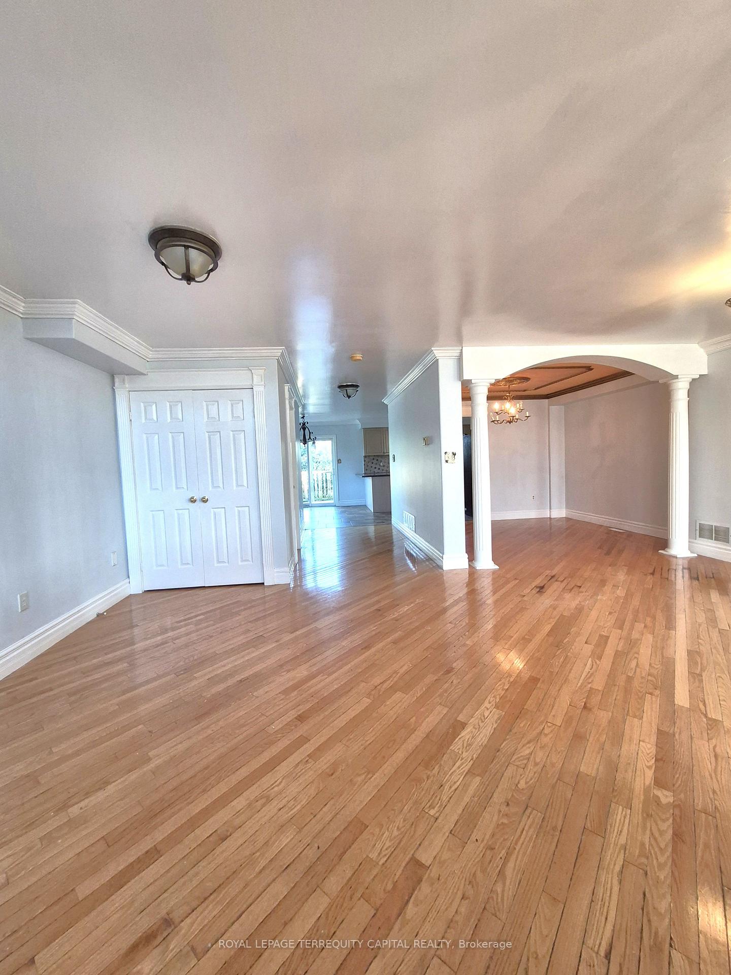 Photo 5 of 1 Northview Crescent, Barrie, Northwest — HOMEH