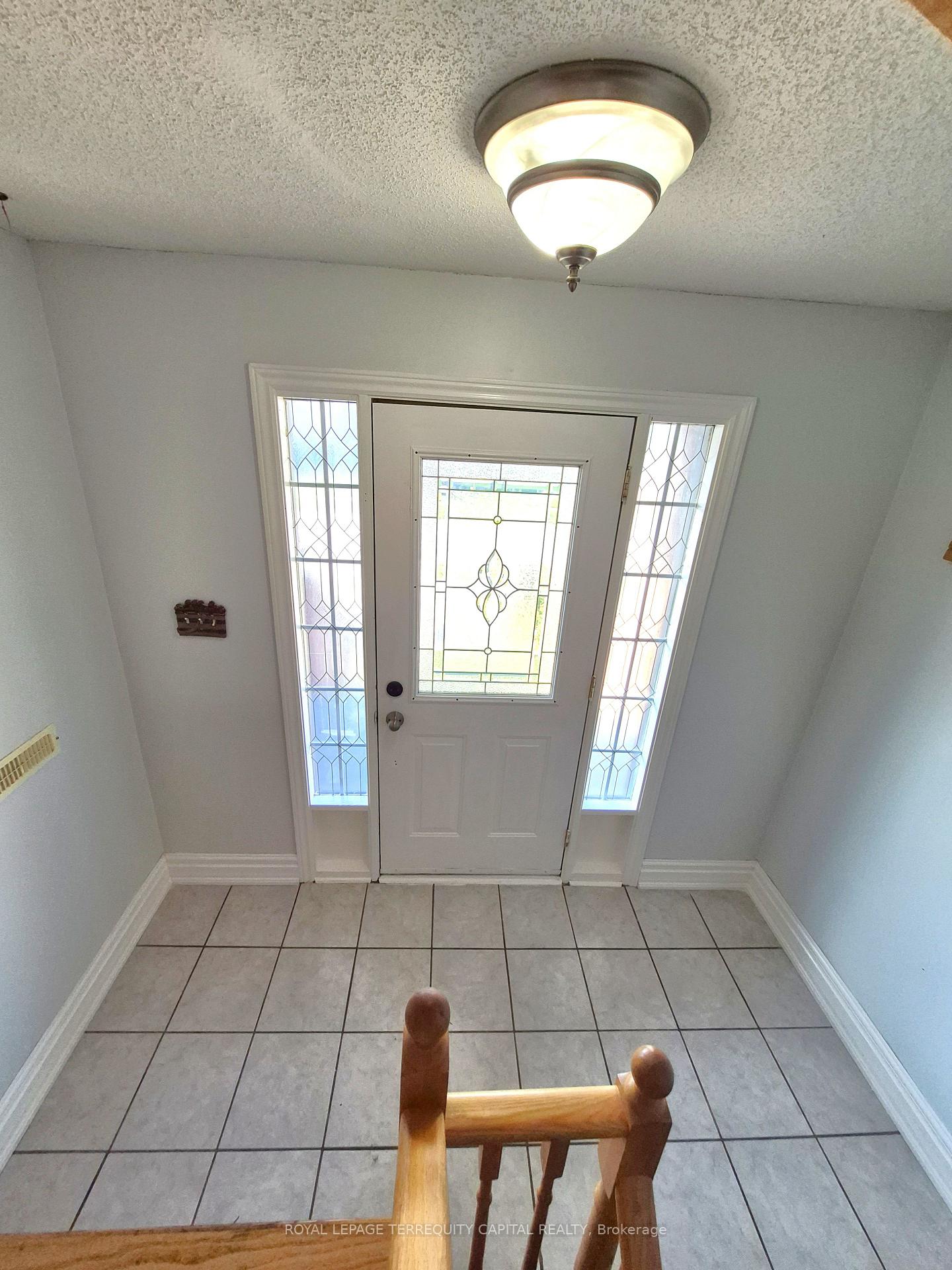 Photo 4 of 1 Northview Crescent, Barrie, Northwest — HOMEH