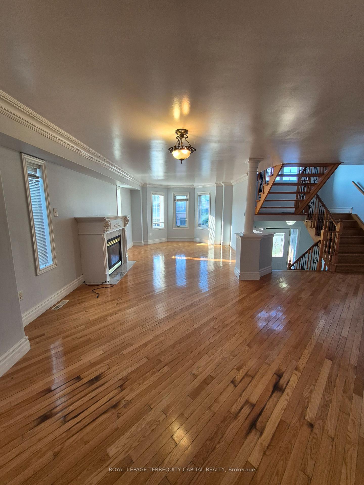 Photo 7 of 1 Northview Crescent, Barrie, Northwest — HOMEH