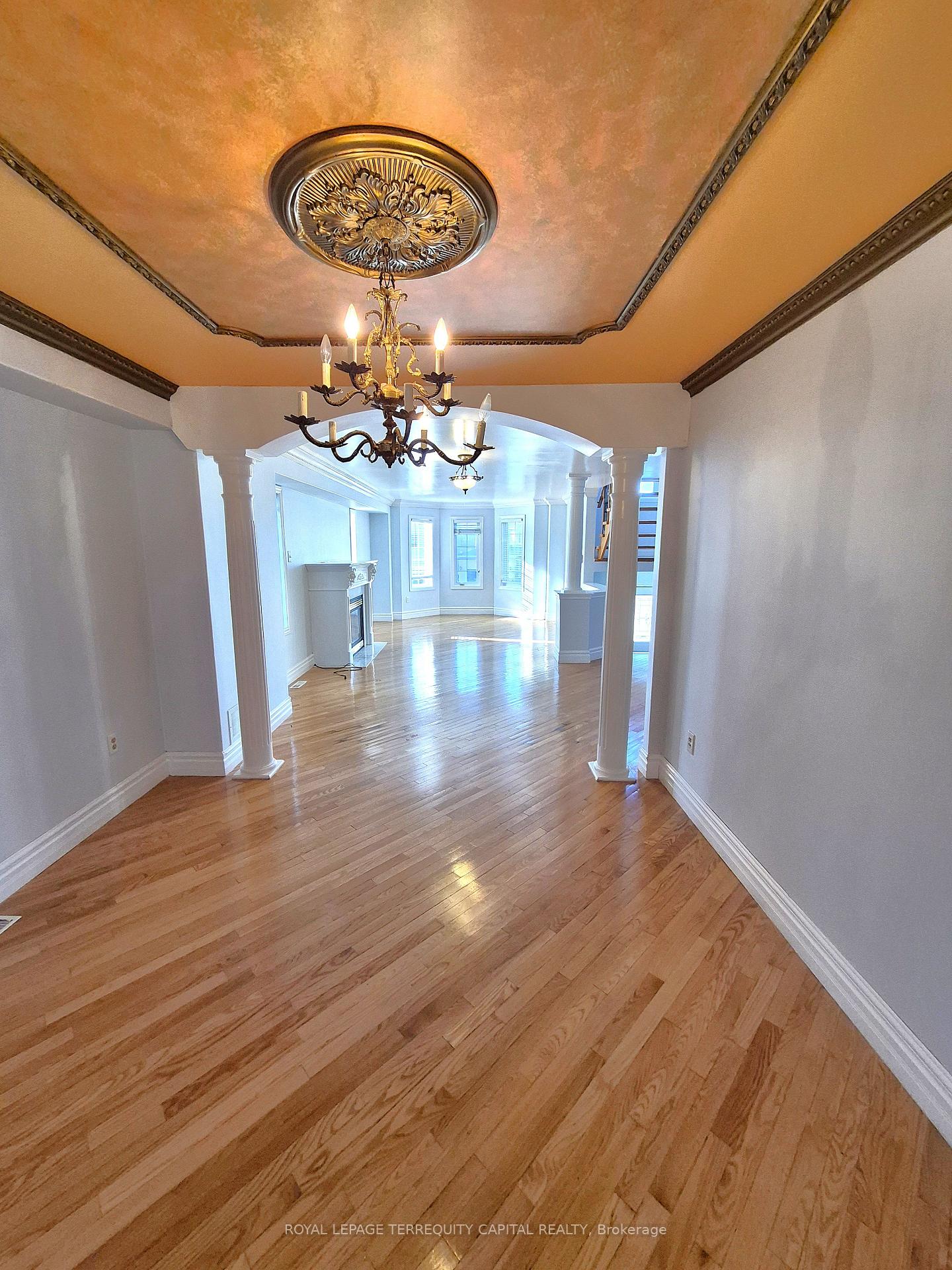 Photo 8 of 1 Northview Crescent, Barrie, Northwest — HOMEH