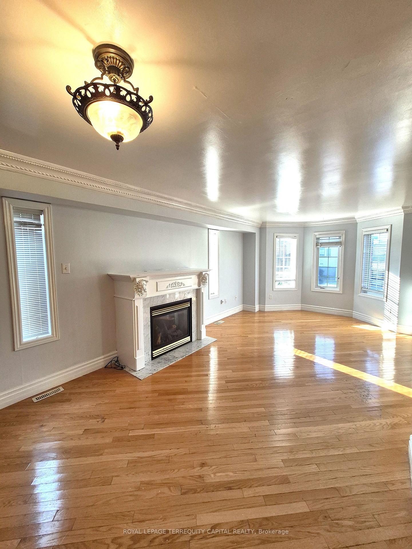 Photo 10 of 1 Northview Crescent, Barrie, Northwest — HOMEH