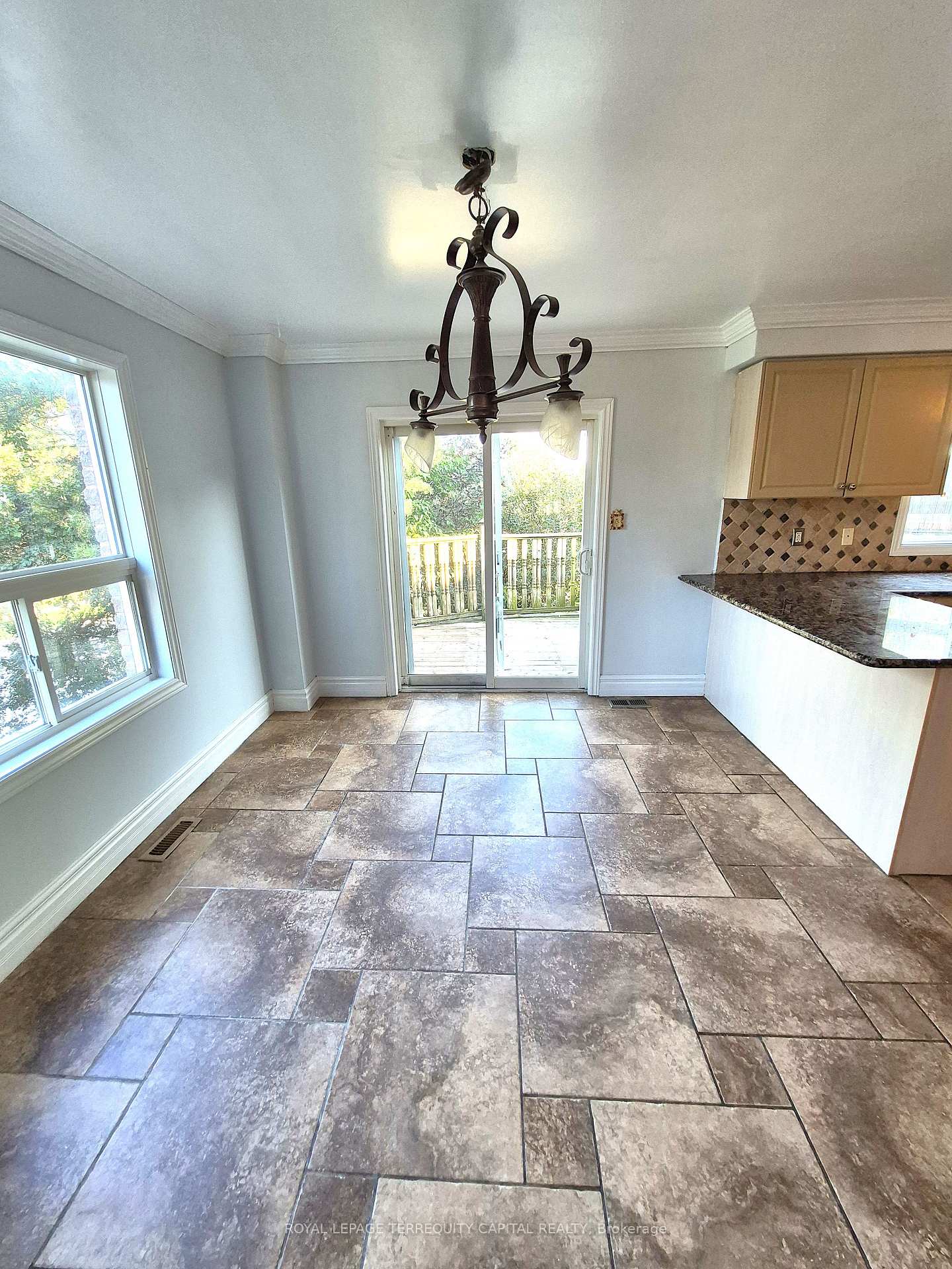 Photo 14 of 1 Northview Crescent, Barrie, Northwest — HOMEH