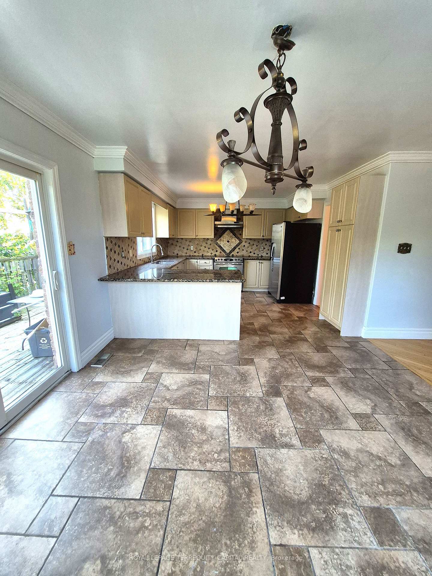 Photo 15 of 1 Northview Crescent, Barrie, Northwest — HOMEH