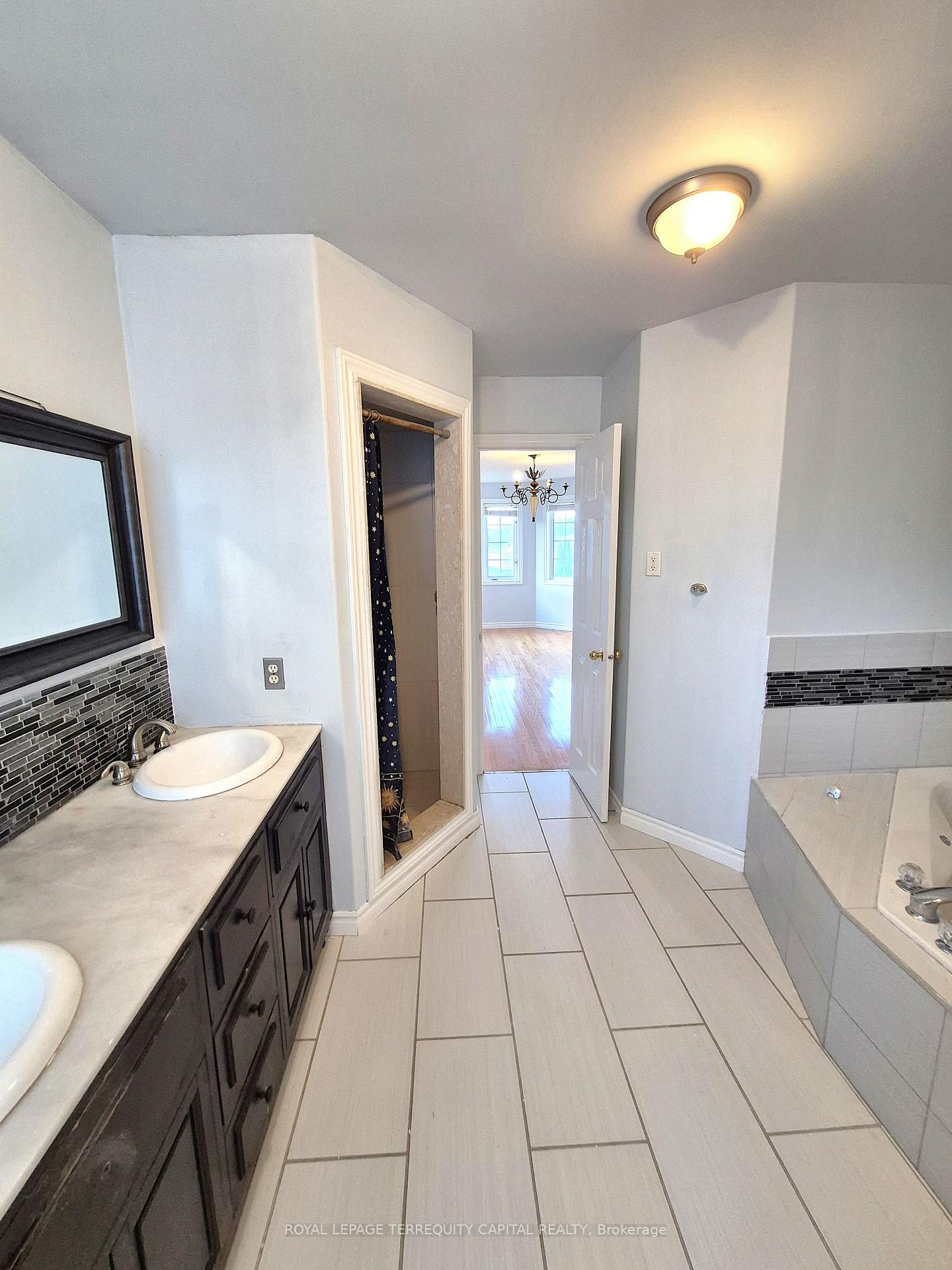Photo 21 of 1 Northview Crescent, Barrie, Northwest — HOMEH