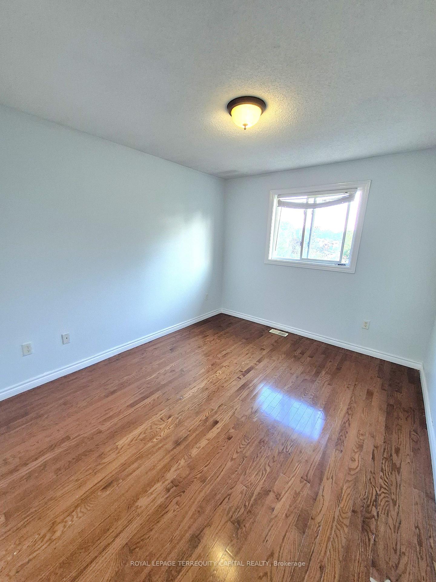 Photo 24 of 1 Northview Crescent, Barrie, Northwest — HOMEH